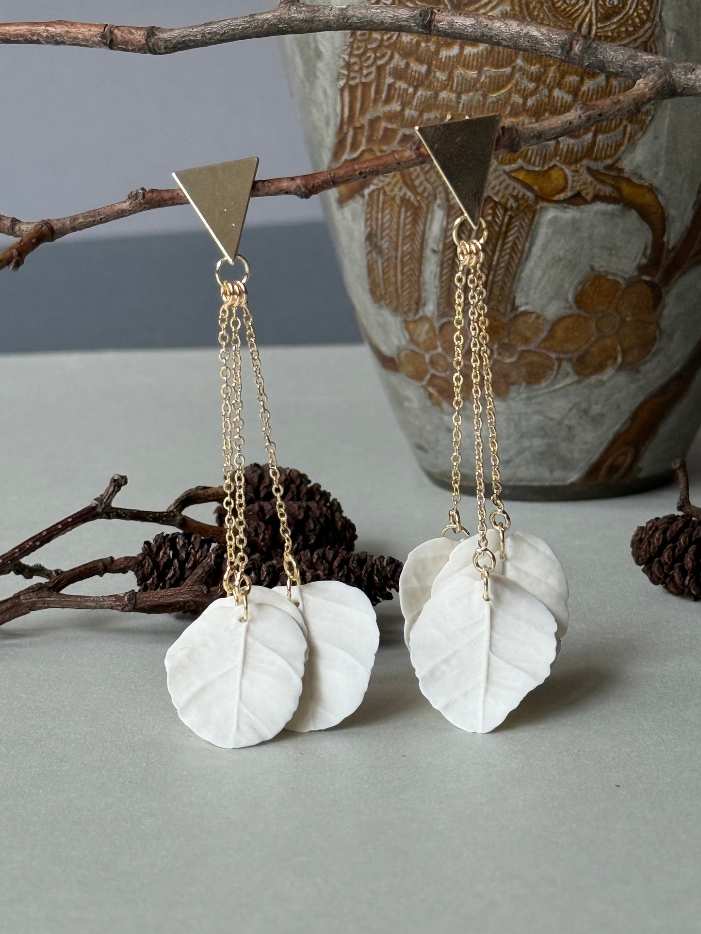 Fall of the leaves in white