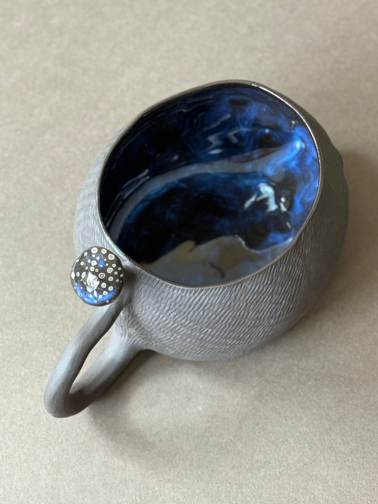 Semi-porcelain Hedgehog with platinum