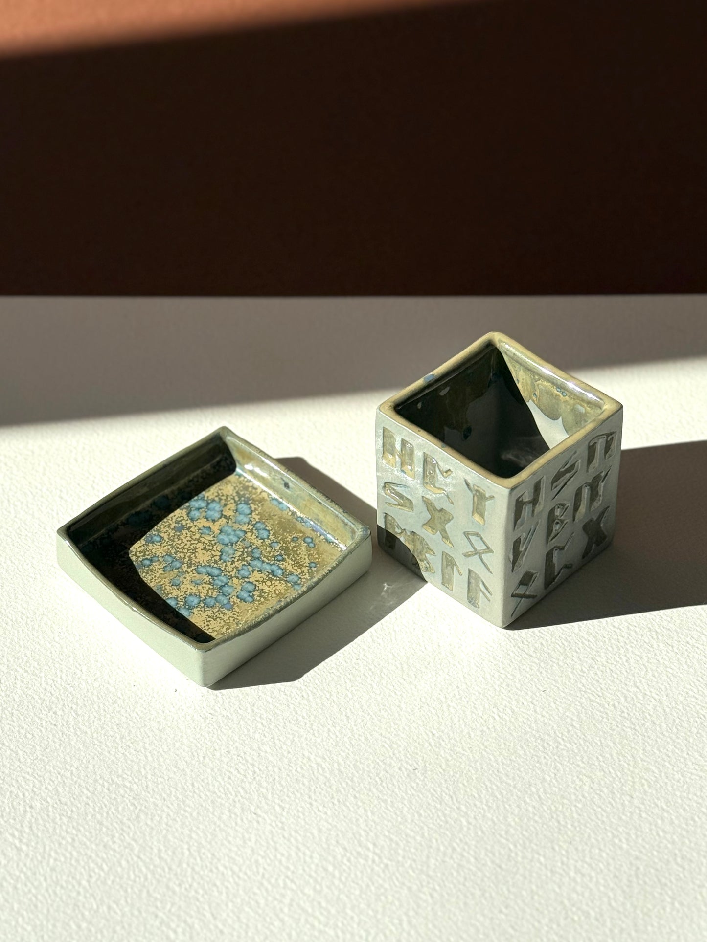 Flowerpot Futhark #1