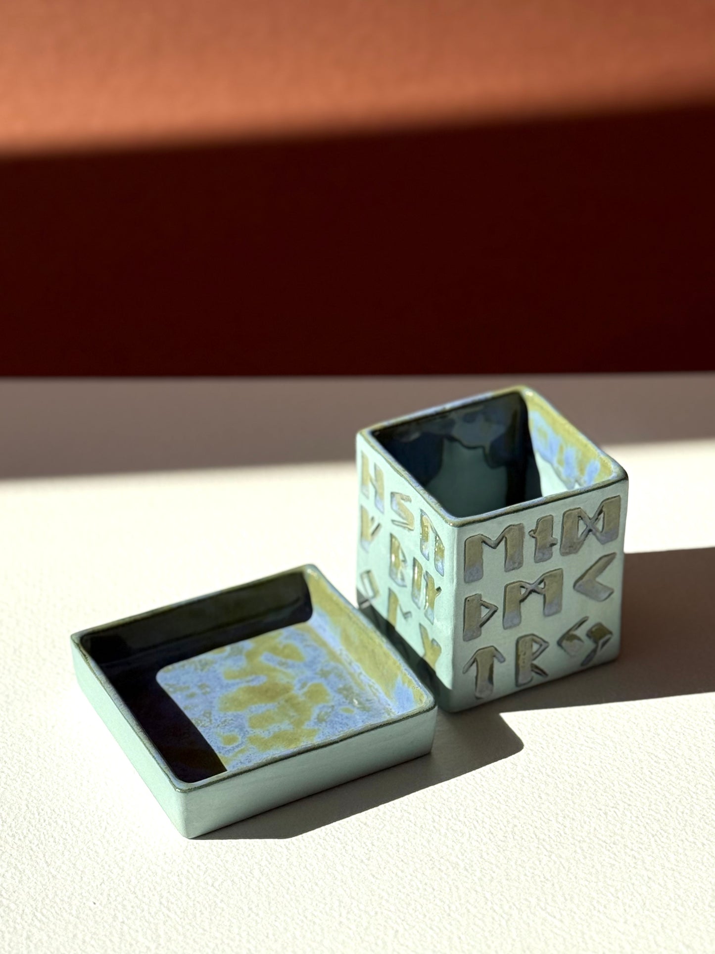 Flowerpot Futhark #5