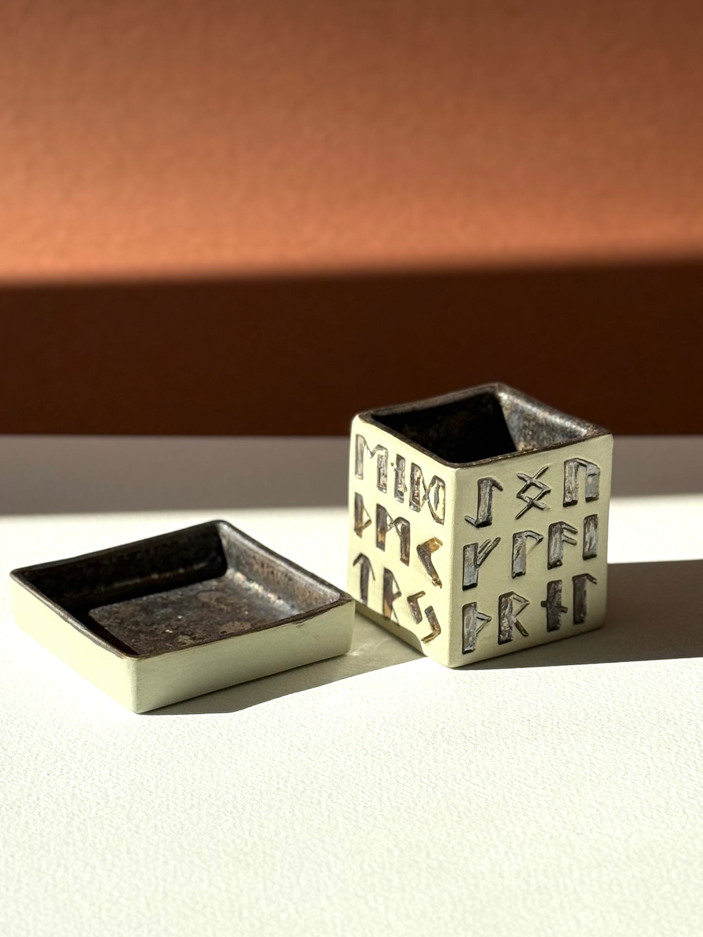 Flowerpot Futhark #3