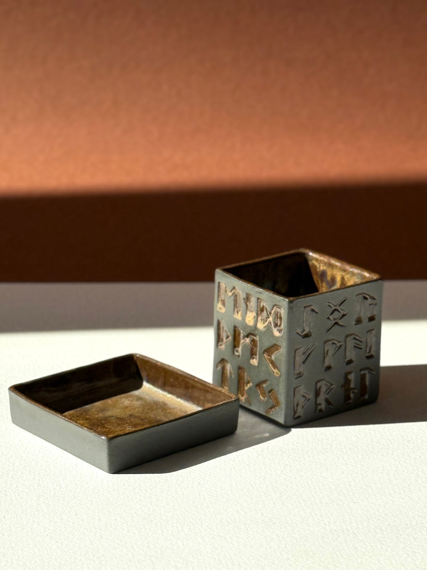 Flowerpot Futhark #7