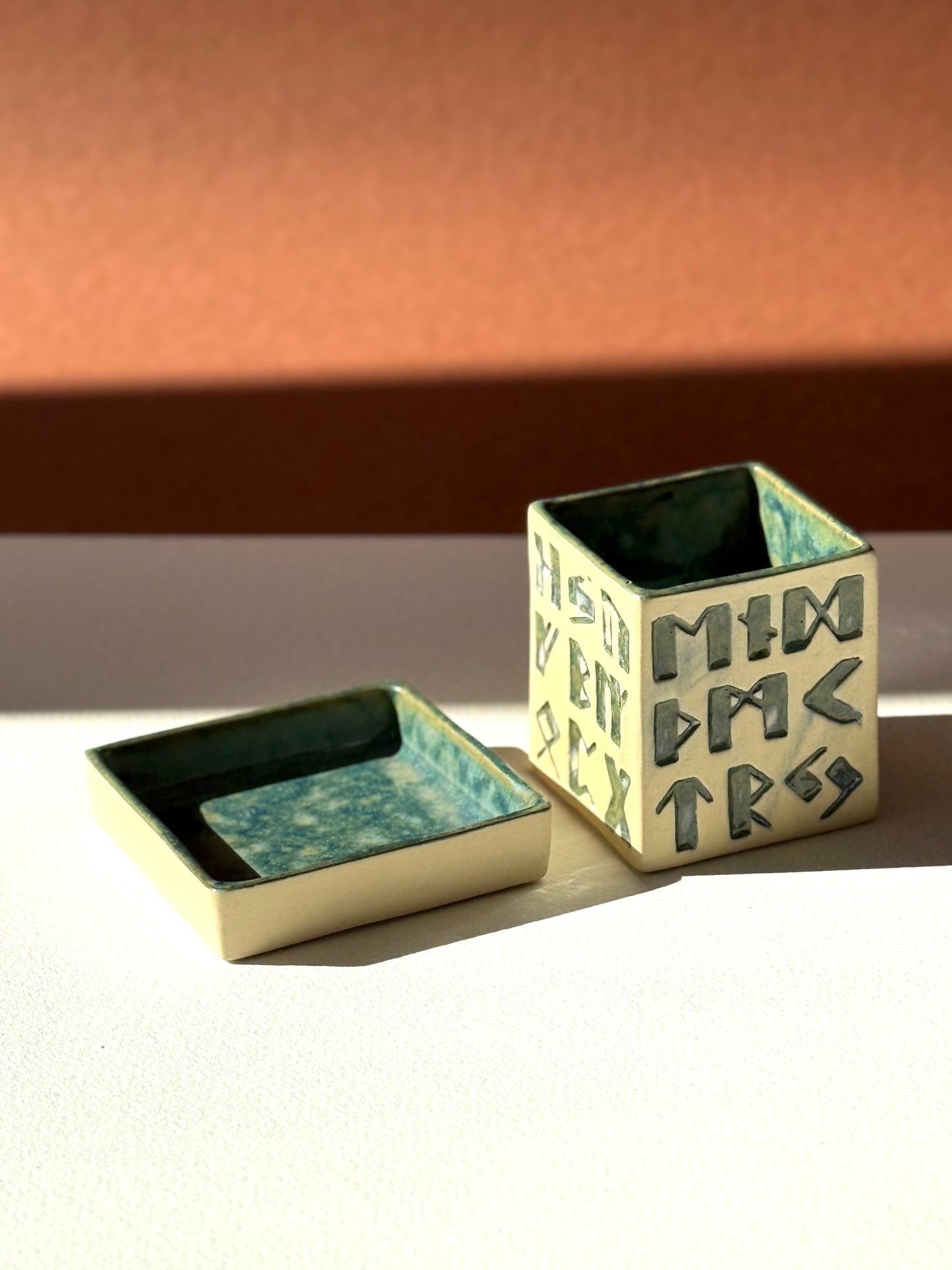 Flowerpot Futhark #9