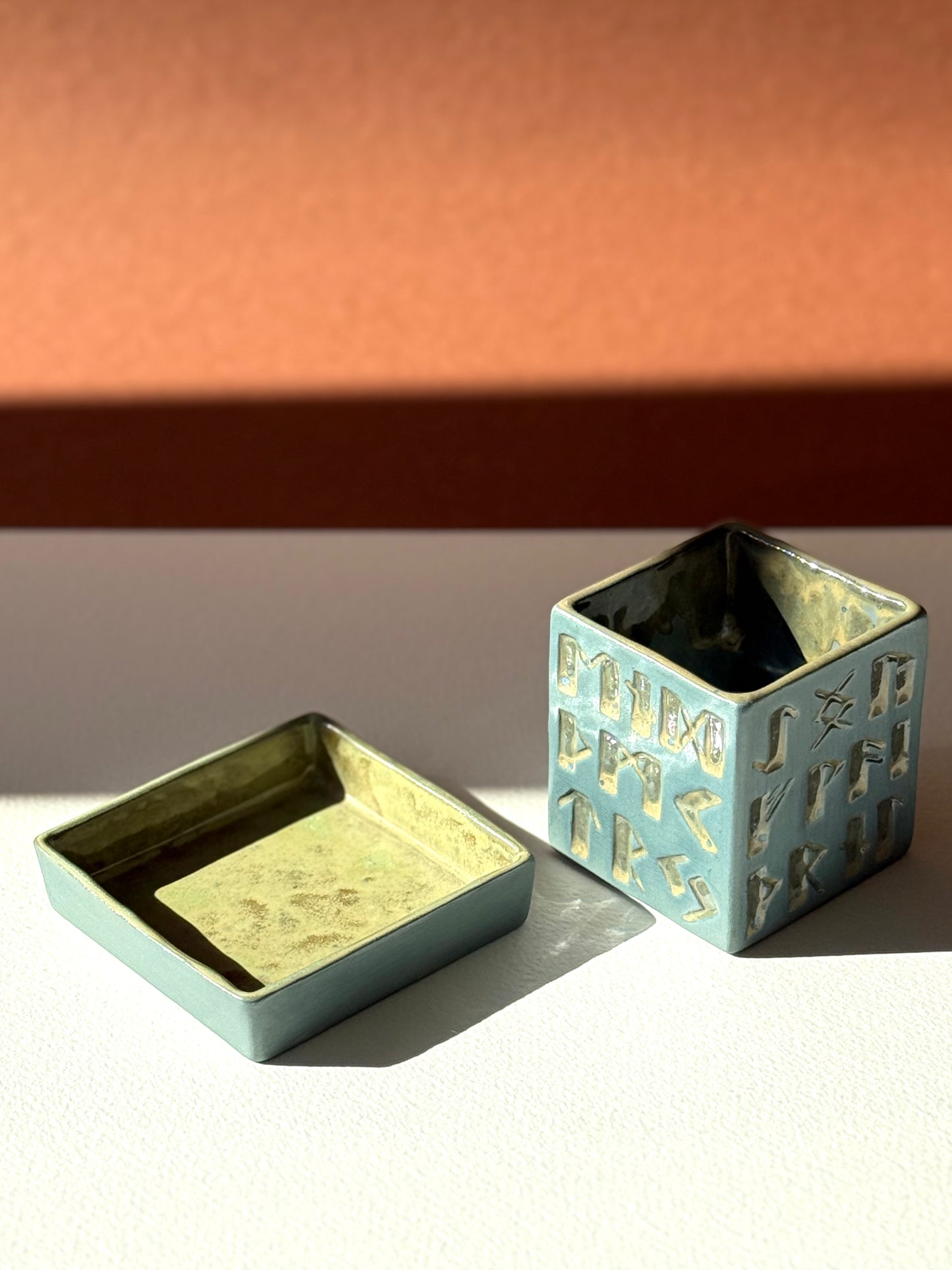 Flowerpot Futhark #11