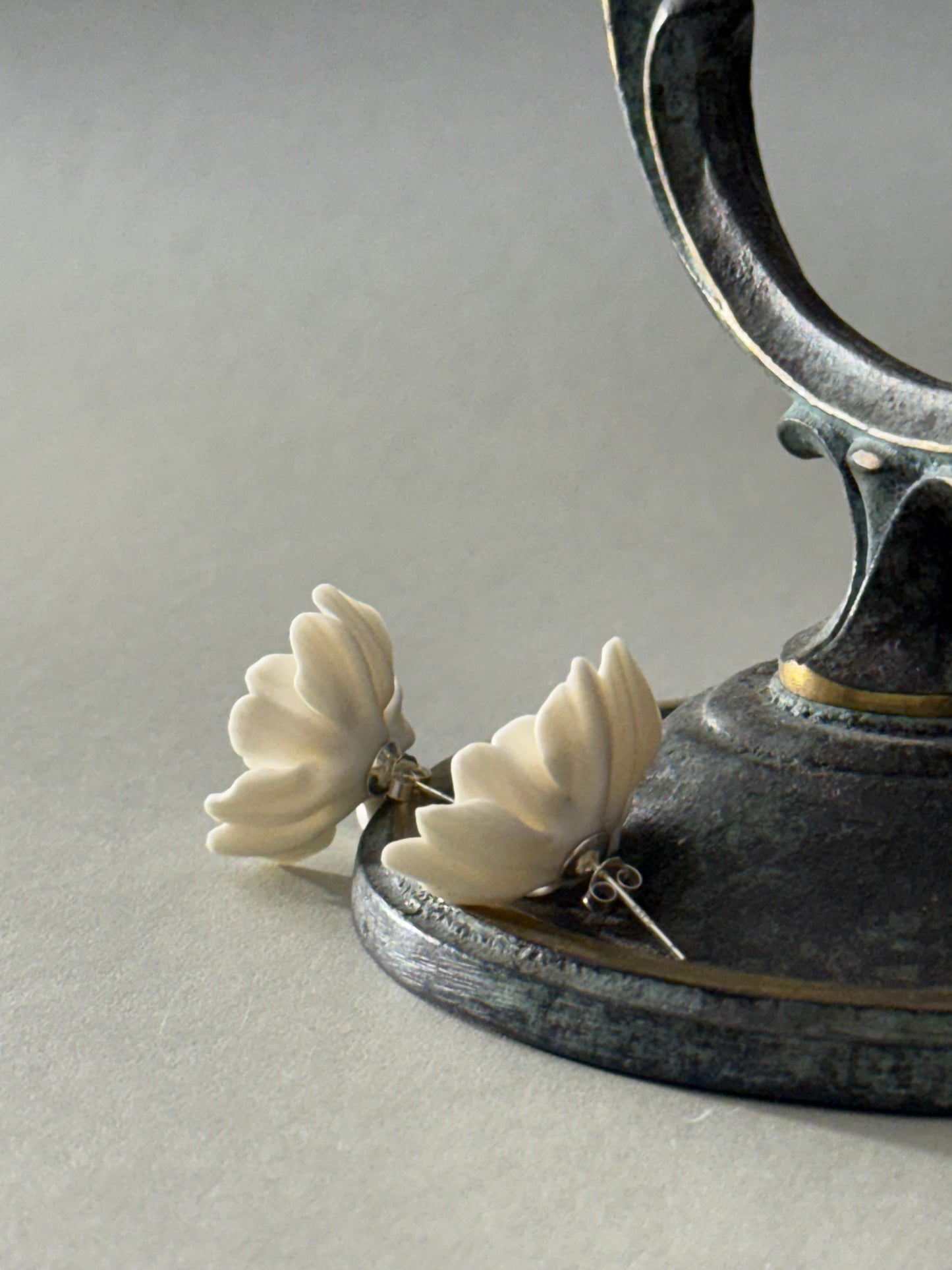 Wavy Petals with platinum cores