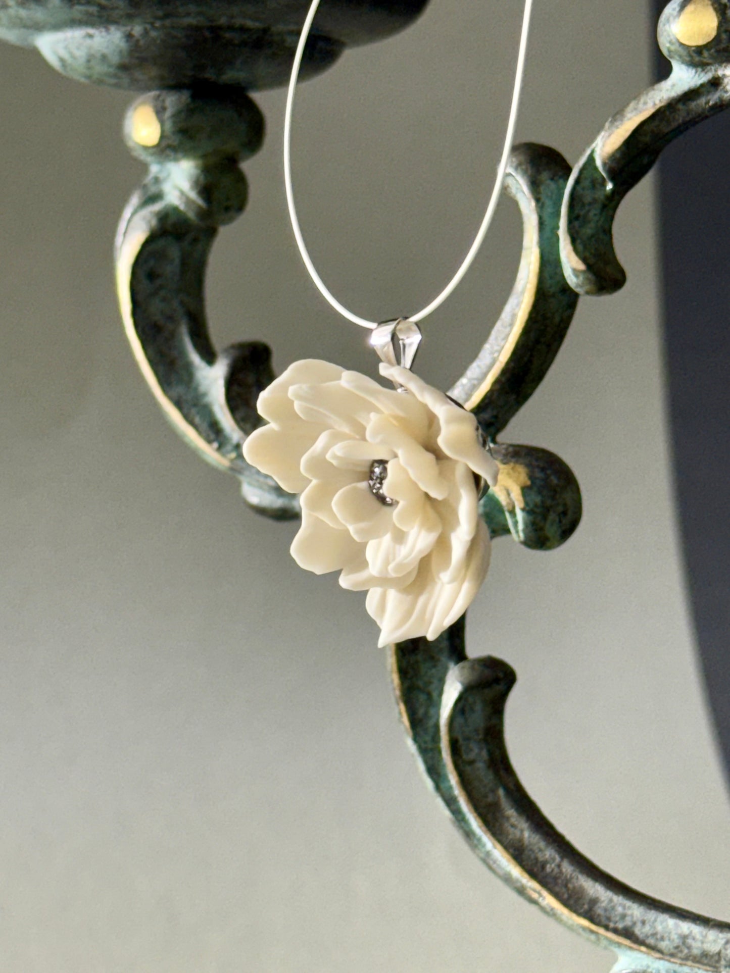 Wavy Petals with platinum core