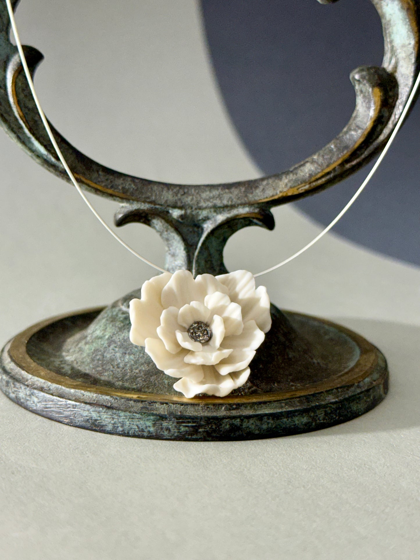 Wavy Petals with platinum core