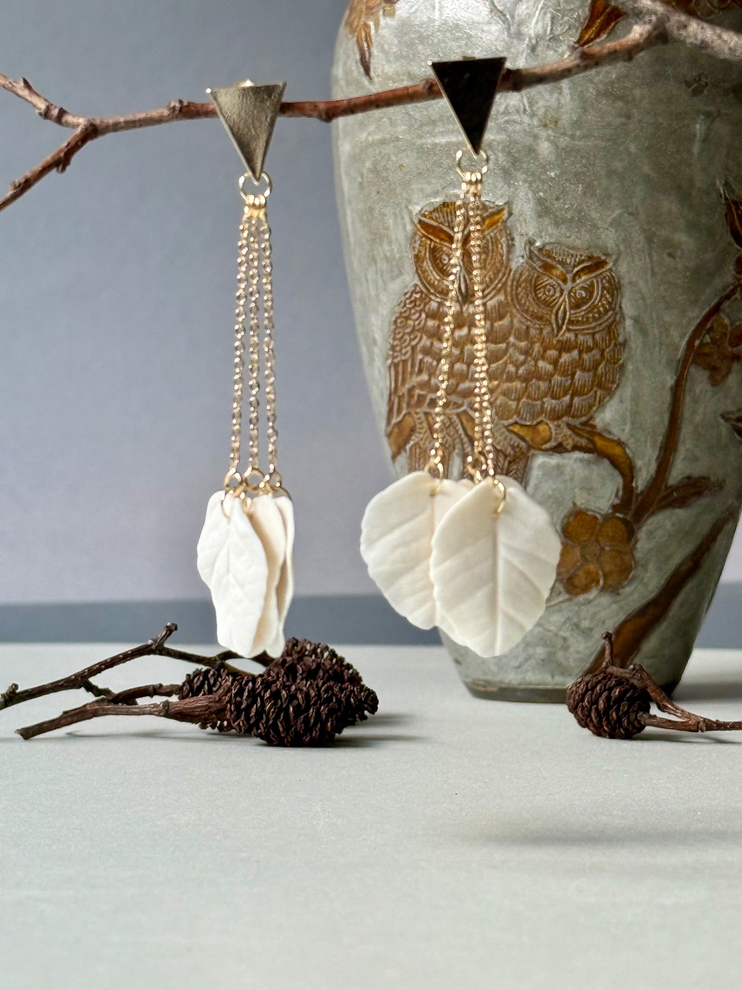 Fall of the leaves in white