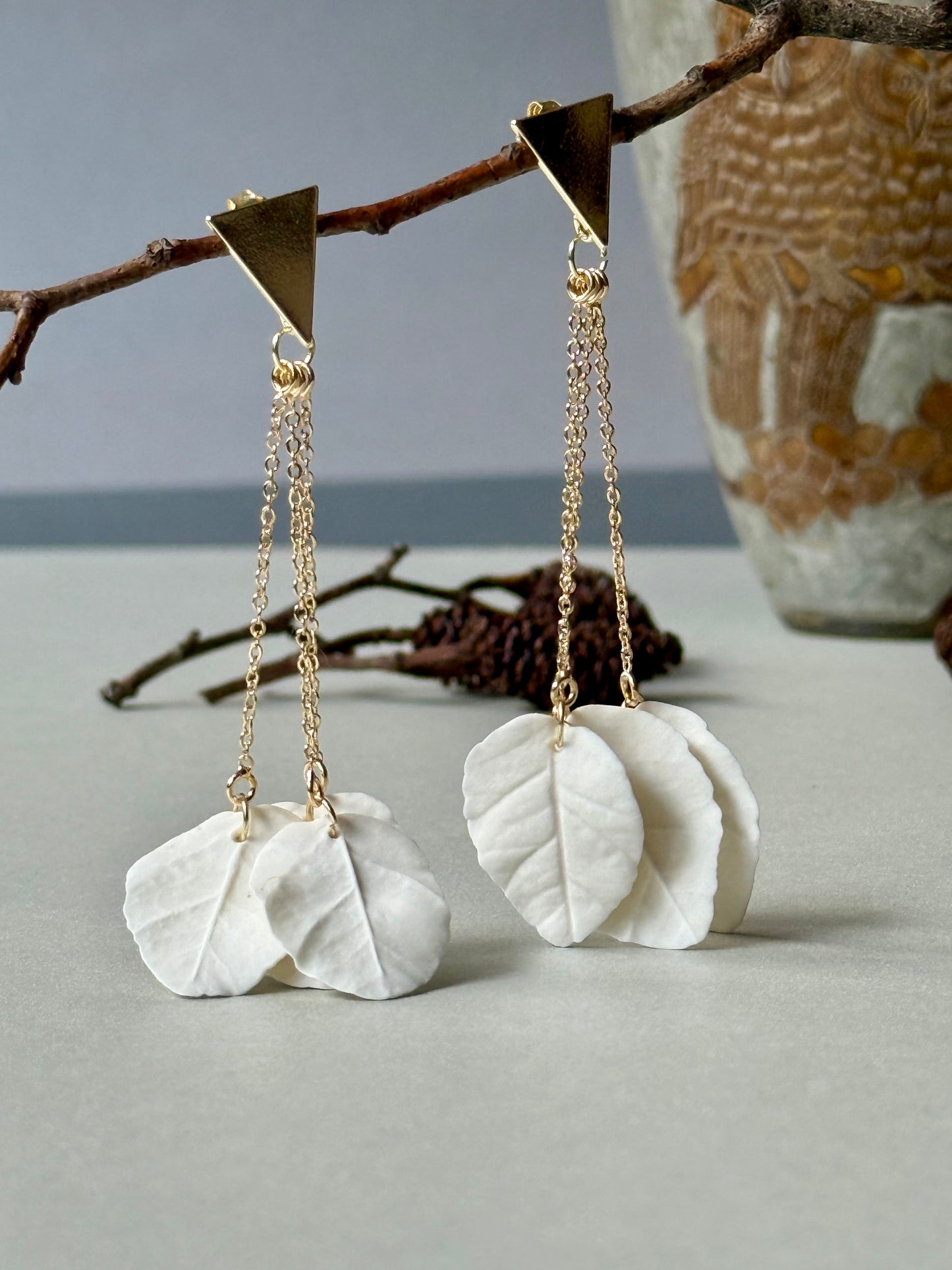 Fall of the leaves in white