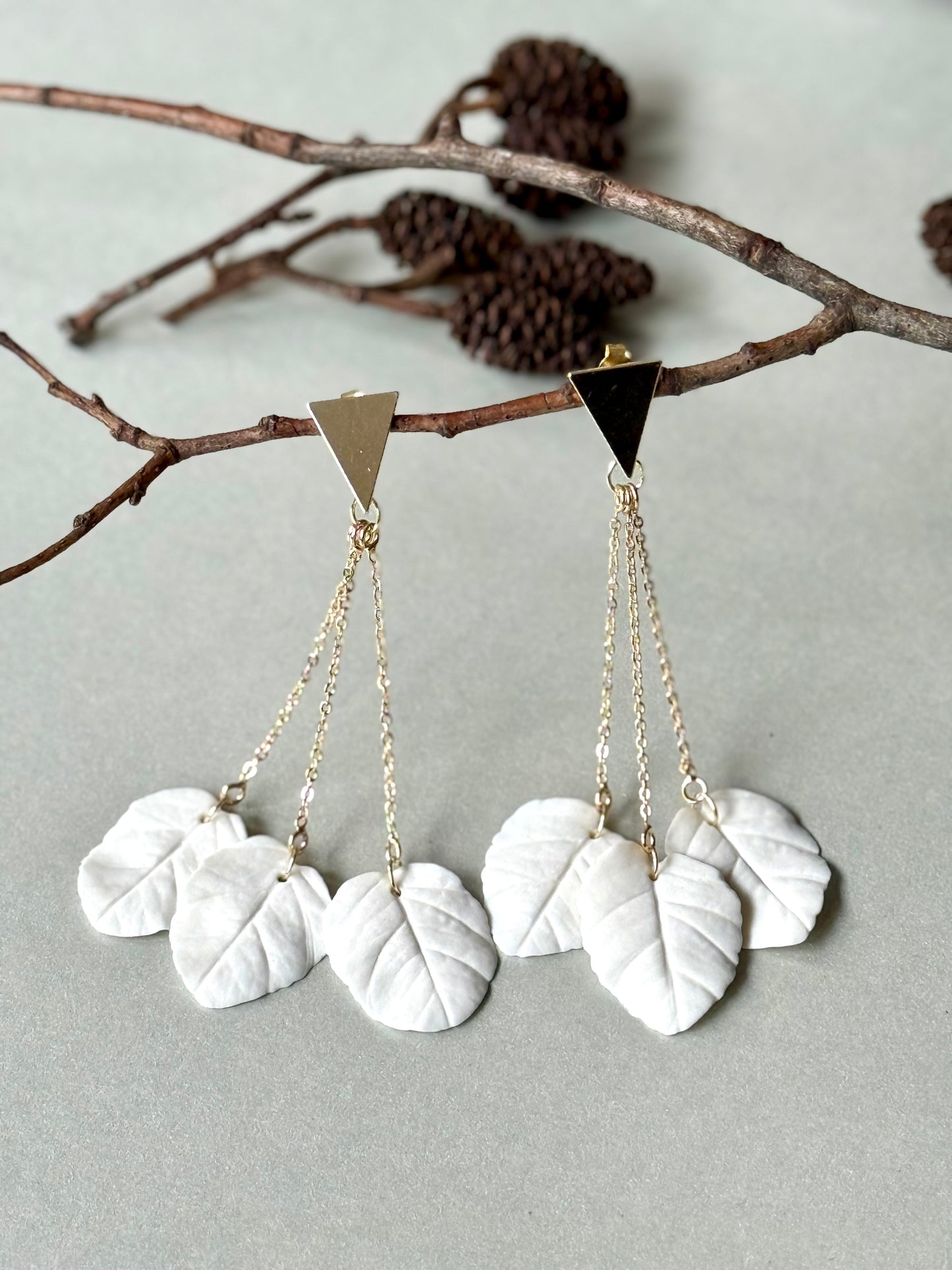 Fall of the leaves in white