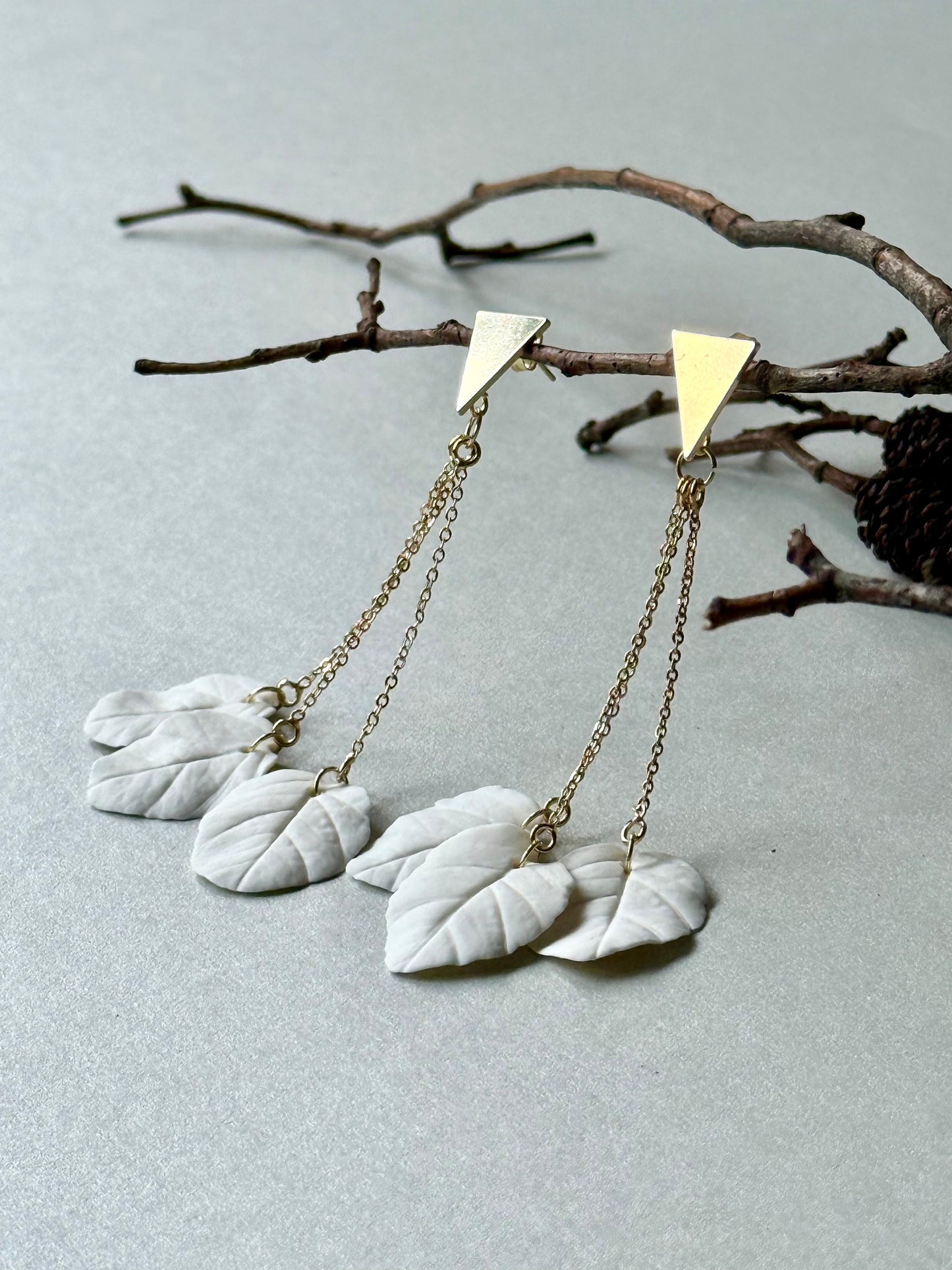 Fall of the leaves in white