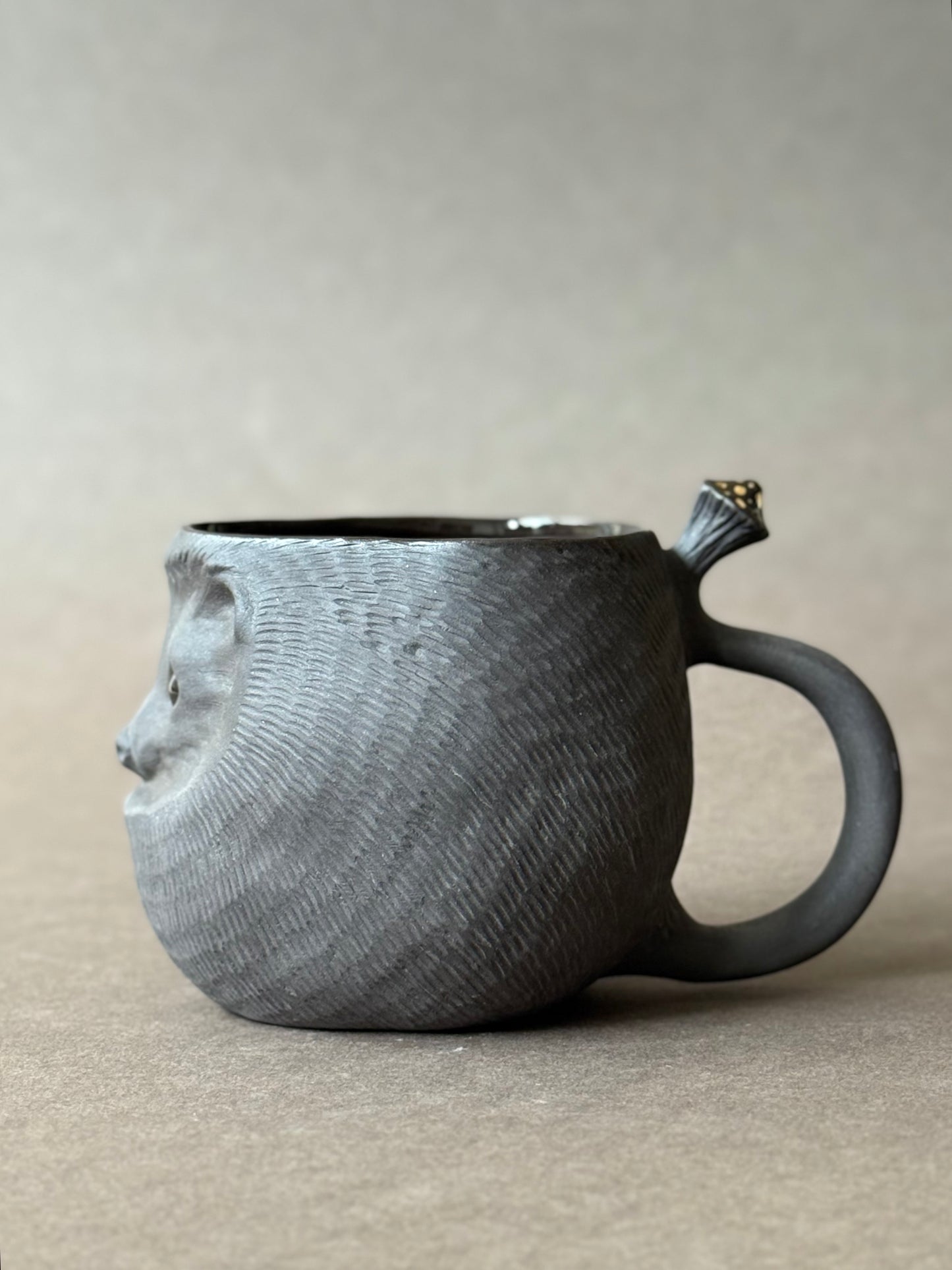 Little Semi-porcelain Hedgehog with gold