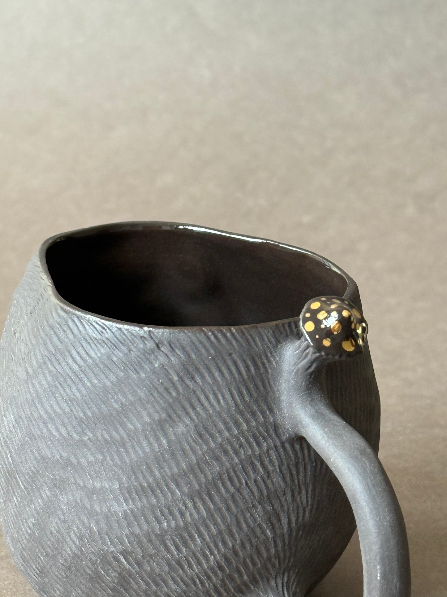 Little Semi-porcelain Hedgehog with gold