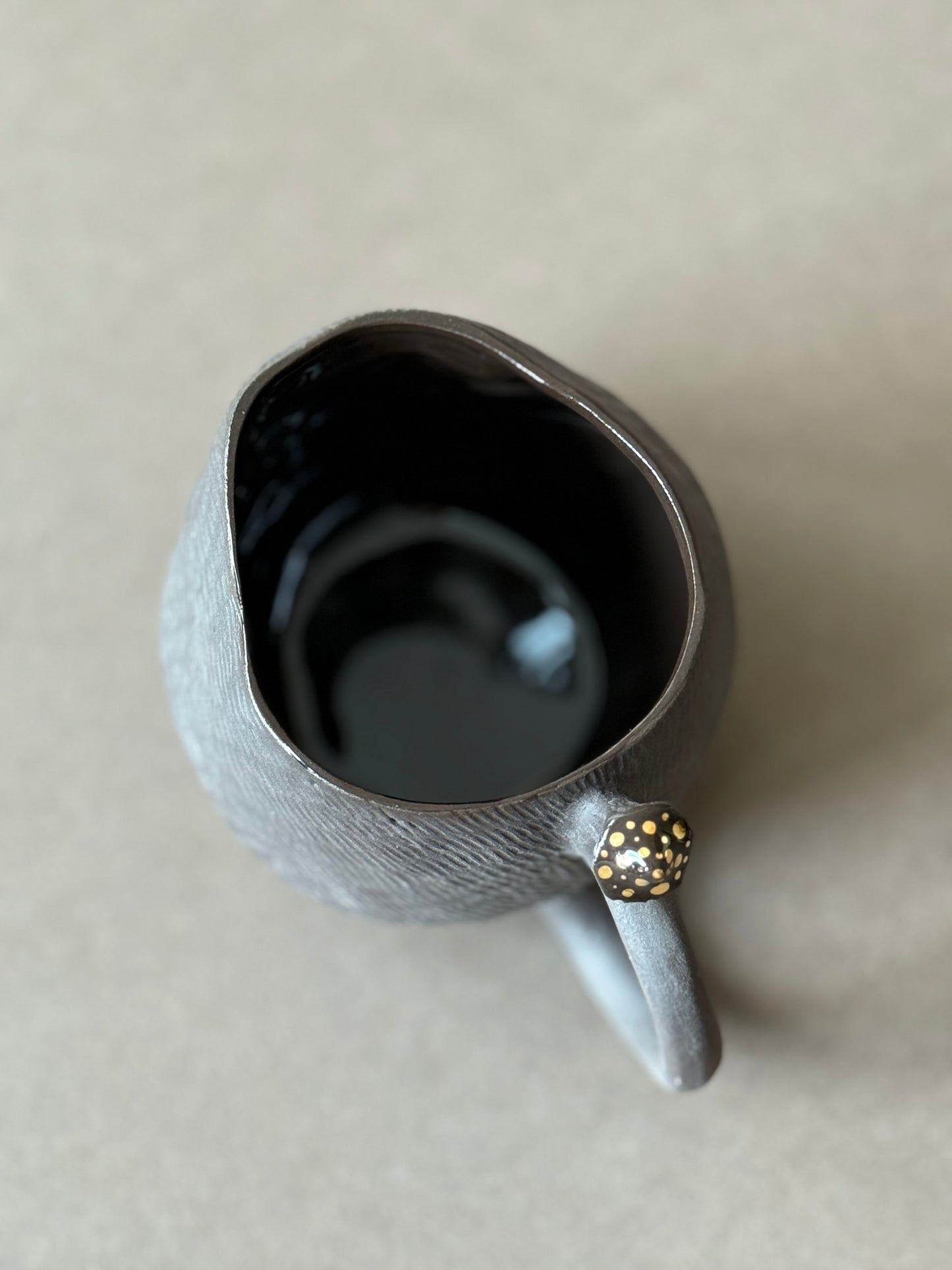 Little Semi-porcelain Hedgehog with gold