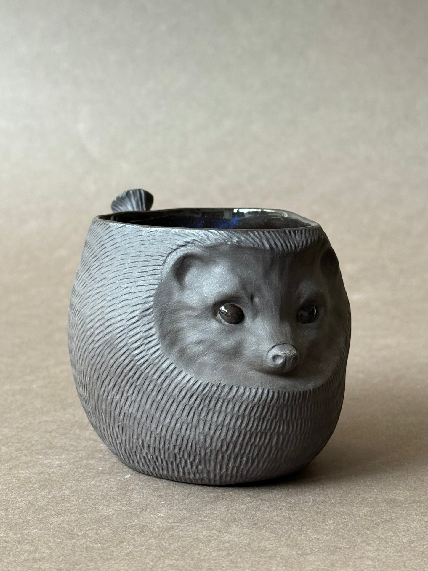 Little Semi-porcelain Hedgehog with platinum