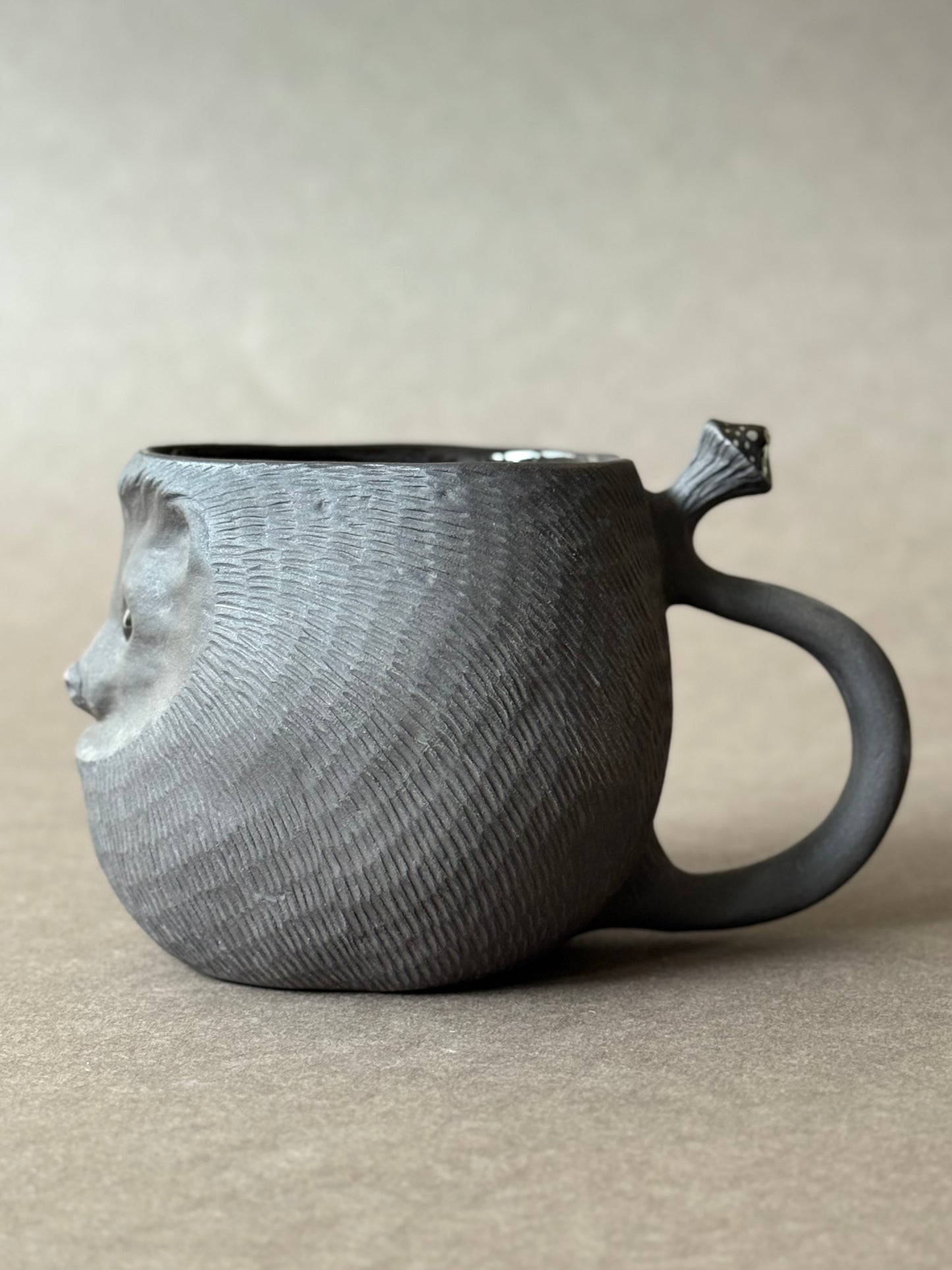 Little Semi-porcelain Hedgehog with platinum