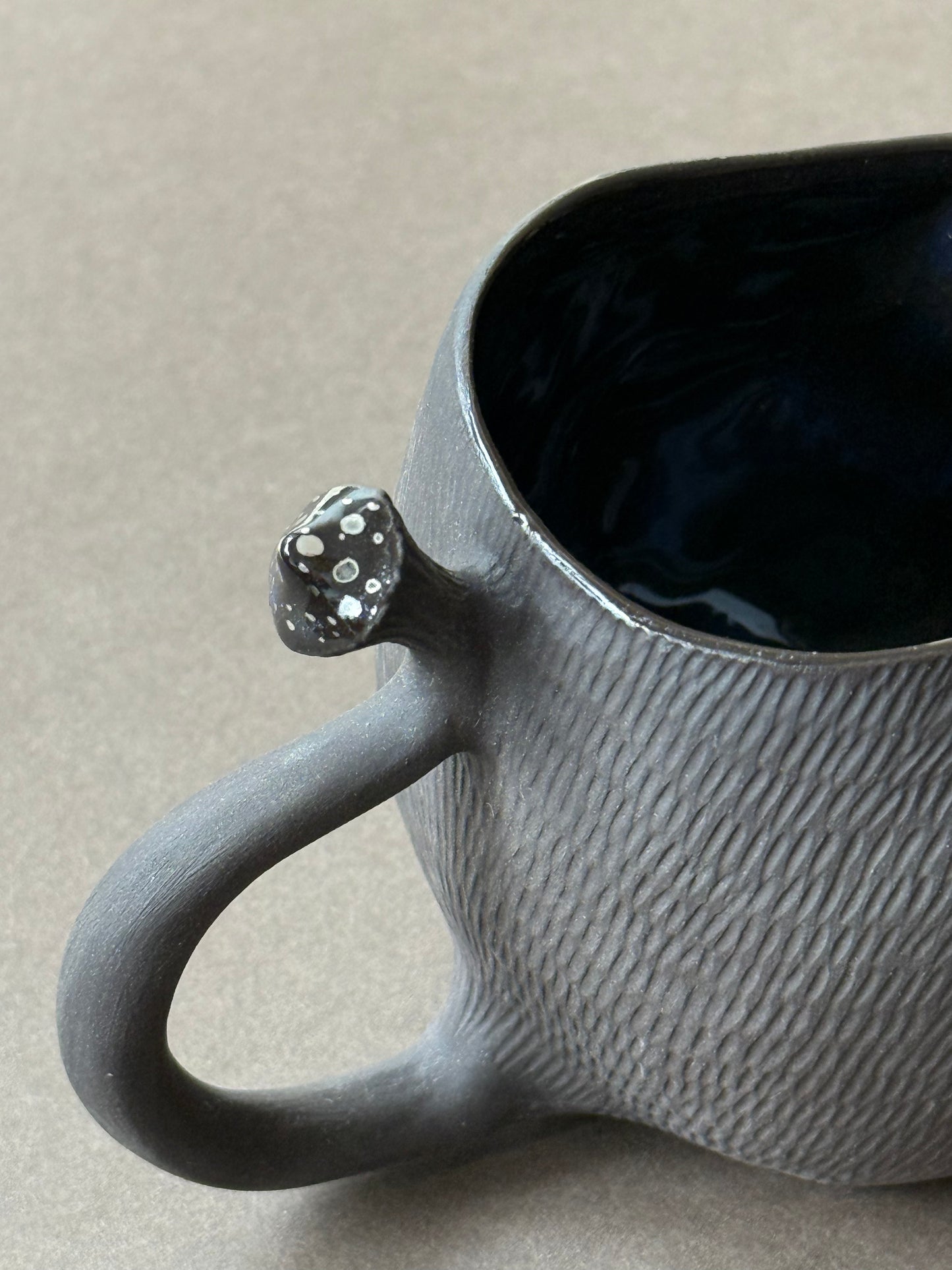 Little Semi-porcelain Hedgehog with platinum