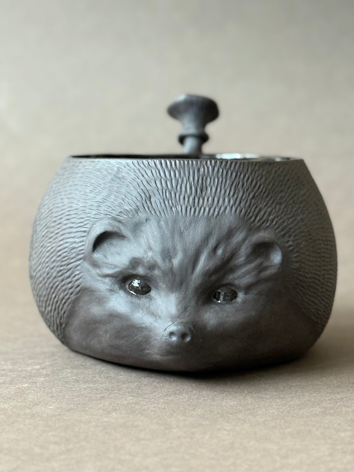 Semi-porcelain Hedgehog with platinum
