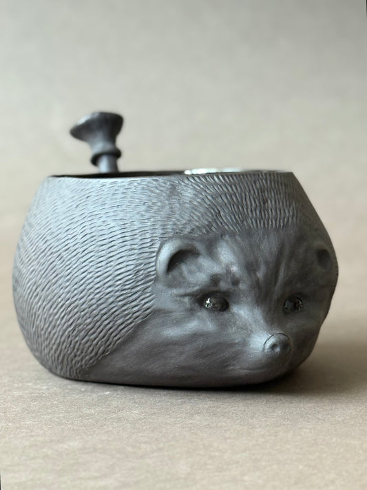 Semi-porcelain Hedgehog with platinum