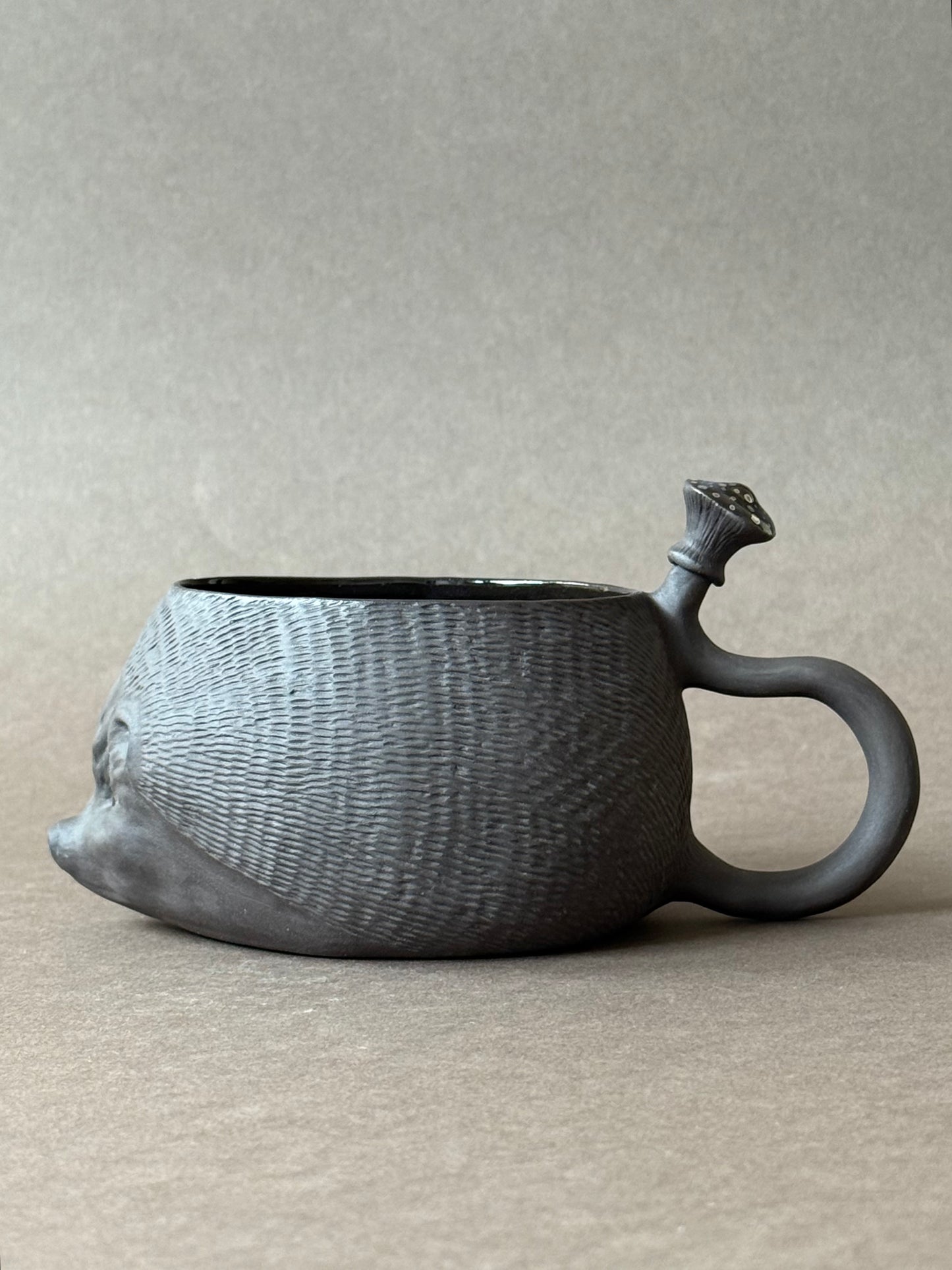 Semi-porcelain Hedgehog with platinum