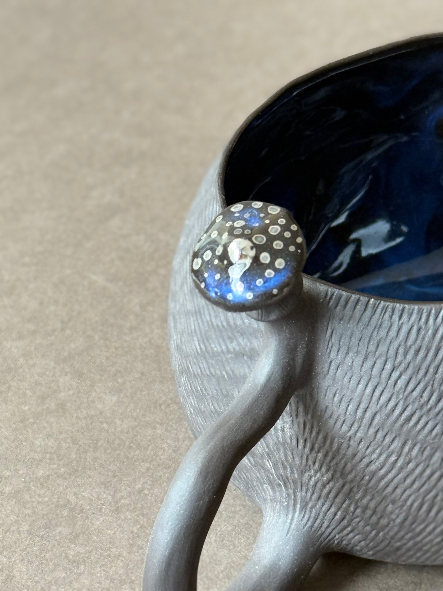 Semi-porcelain Hedgehog with platinum