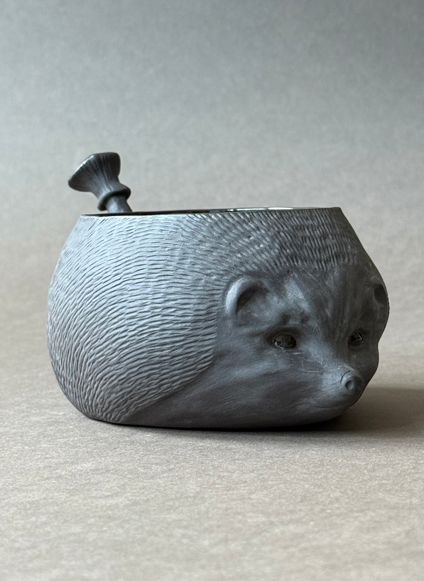 Semi-porcelain Hedgehog with gold