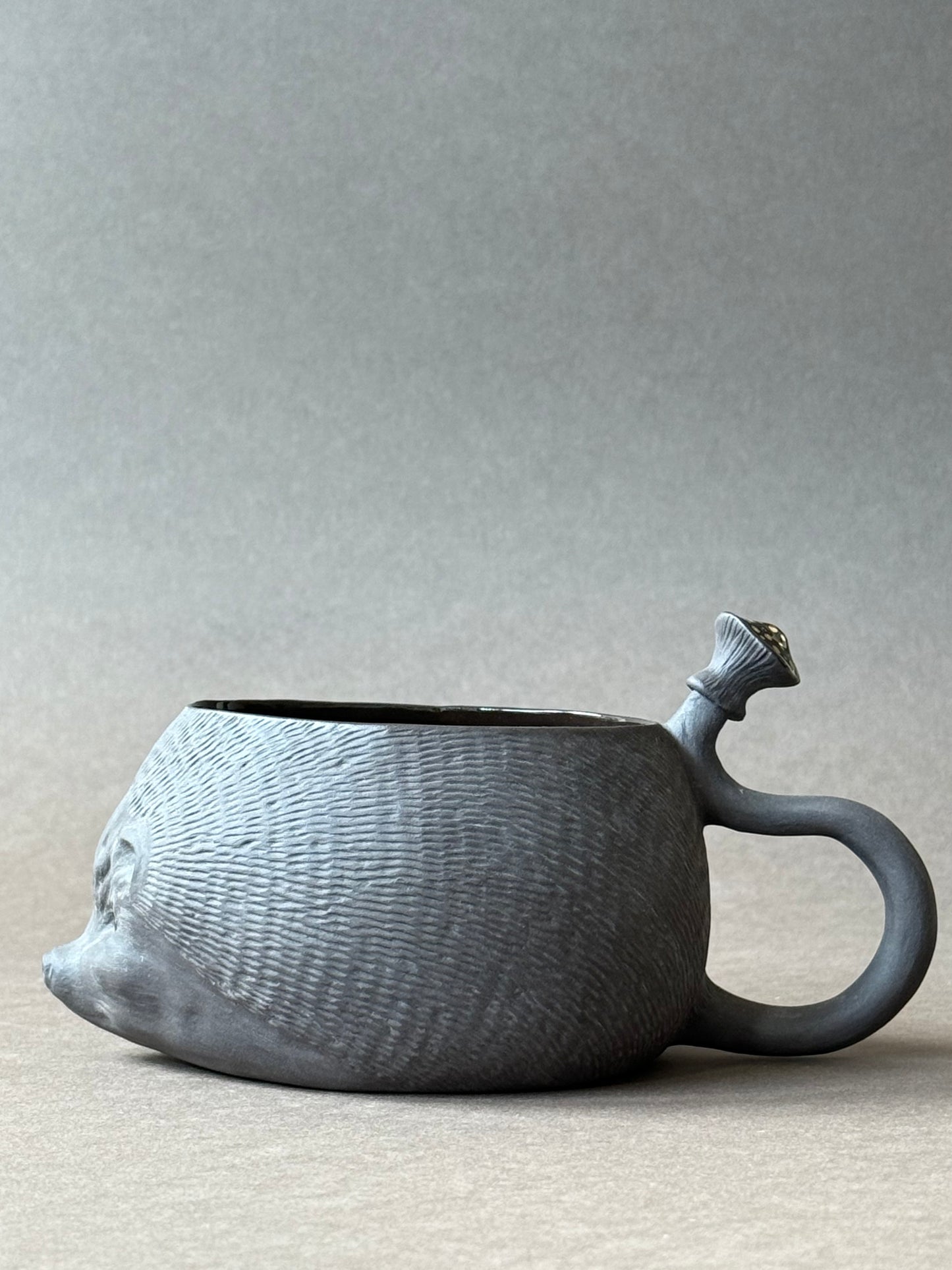 Semi-porcelain Hedgehog with gold