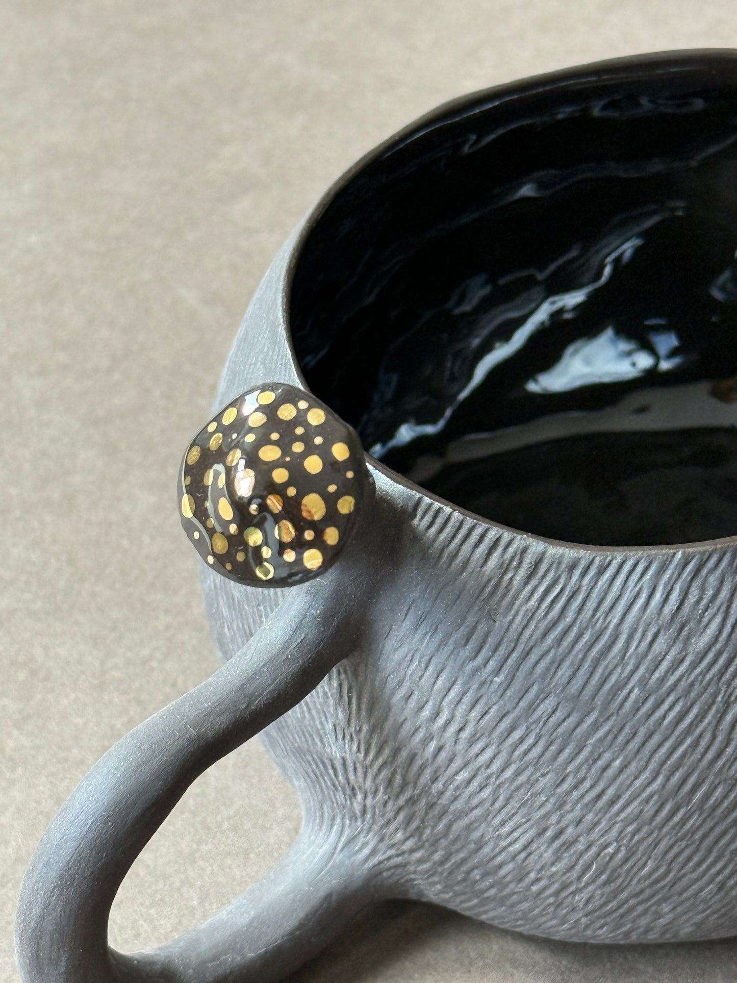 Semi-porcelain Hedgehog with gold