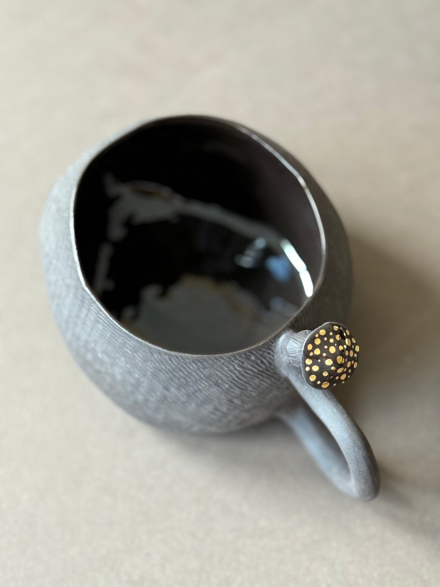 Semi-porcelain Hedgehog with gold