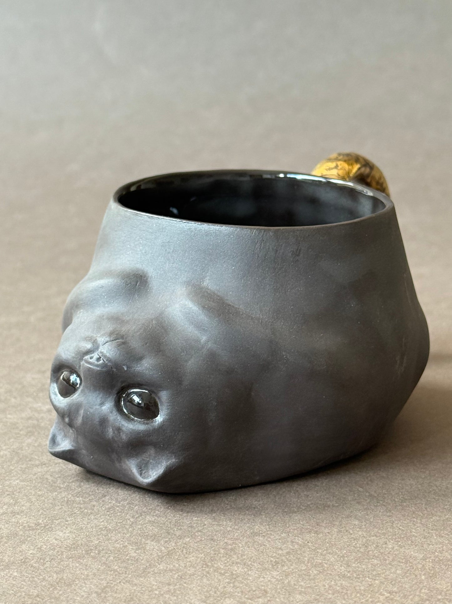 Semi-porcelain Cat with gold marble tail