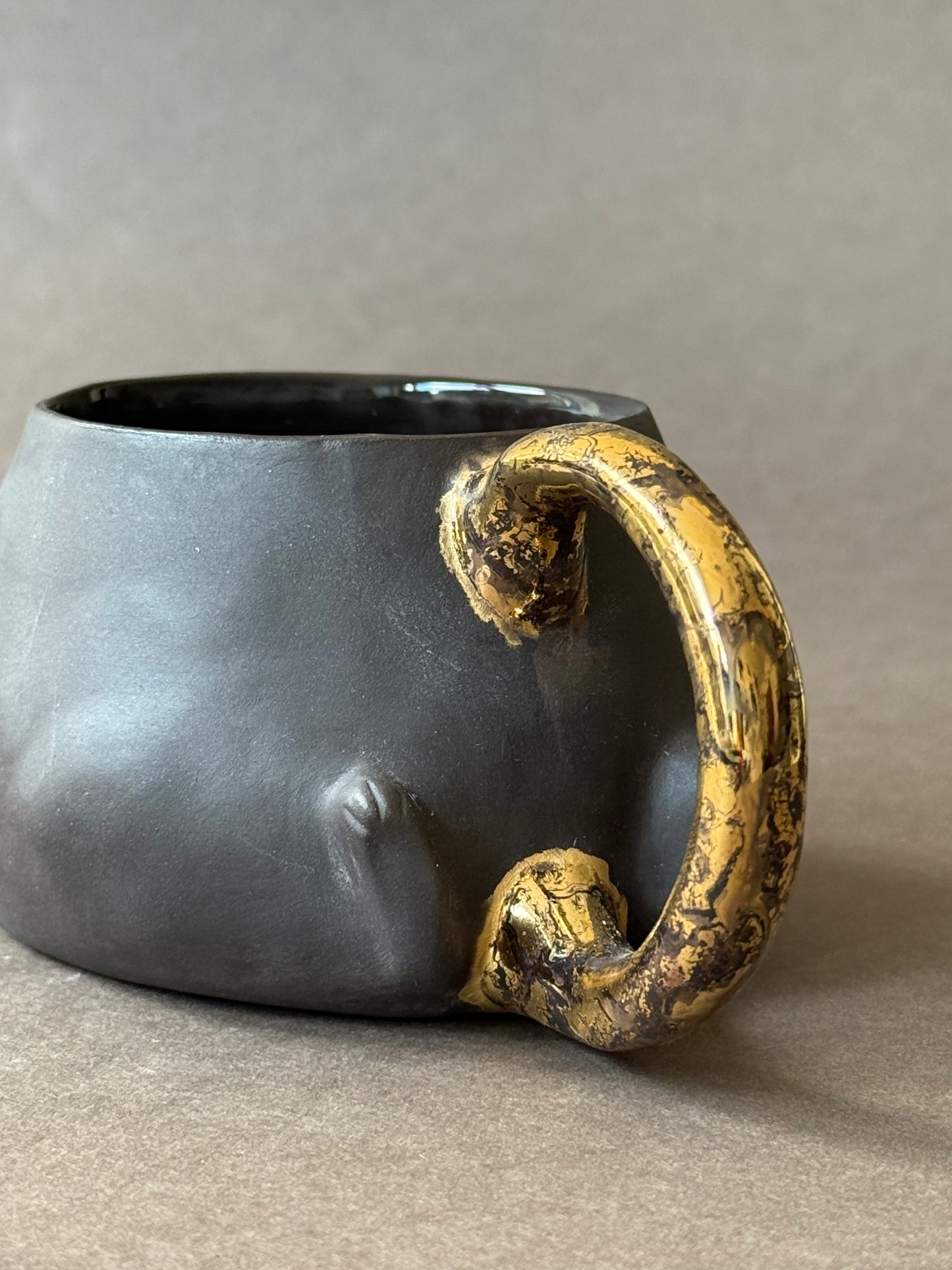 Semi-porcelain Cat with gold marble tail