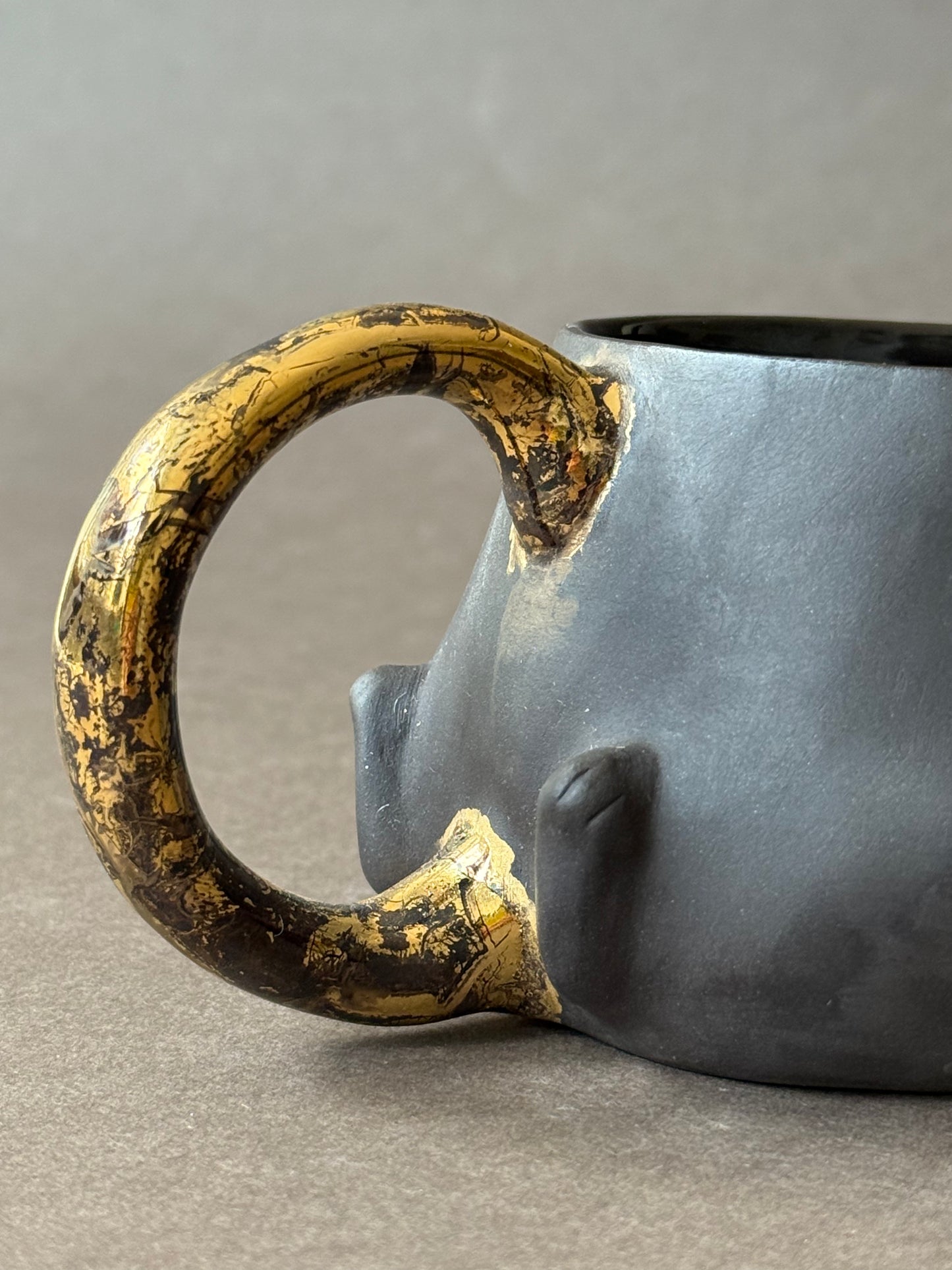 Semi-porcelain Cat with gold marble tail