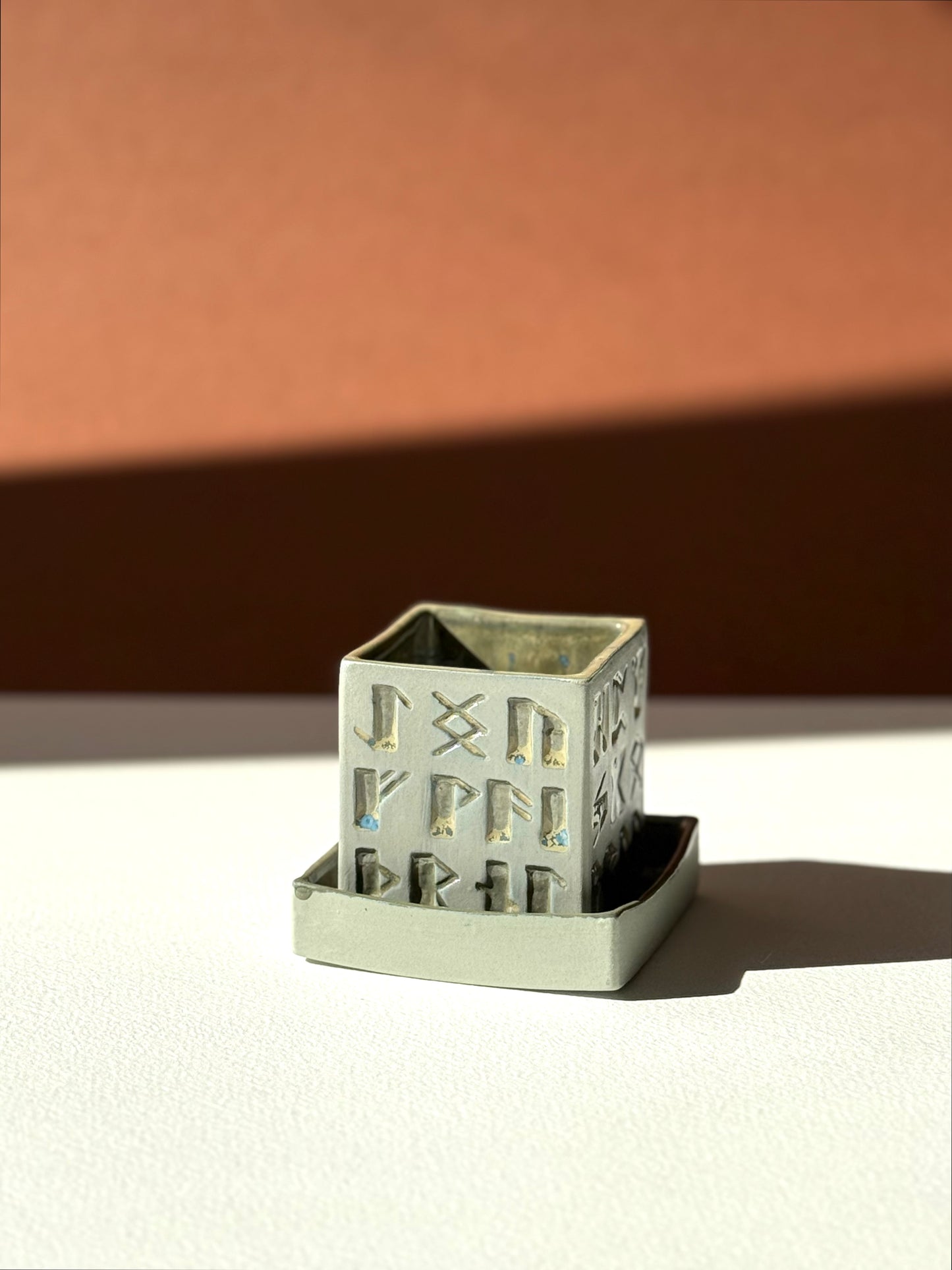 Flowerpot Futhark #1