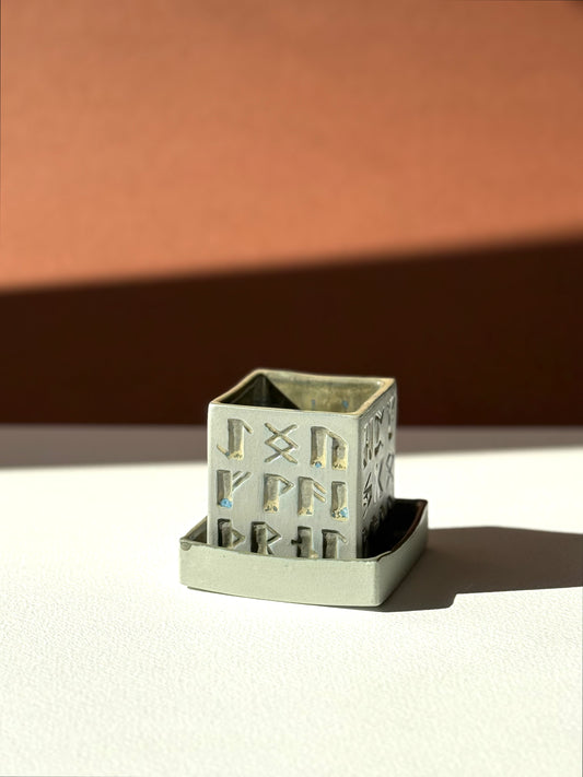 Flowerpot Futhark #1