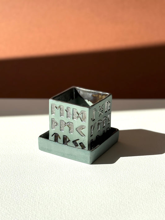 Flowerpot Futhark #4