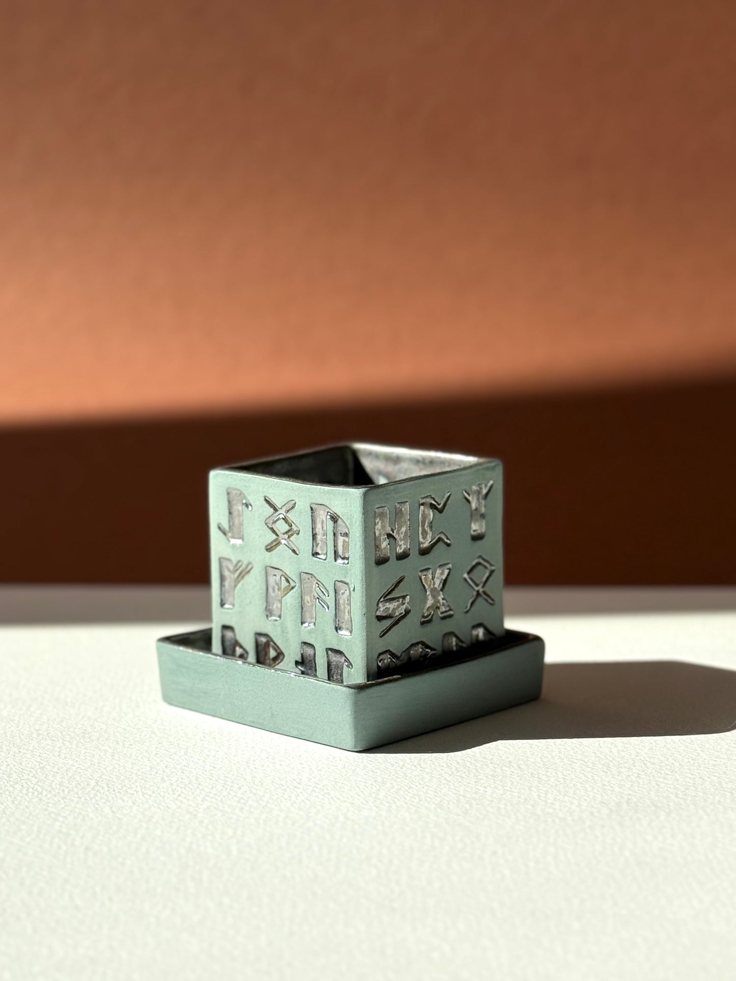 Flowerpot Futhark #4