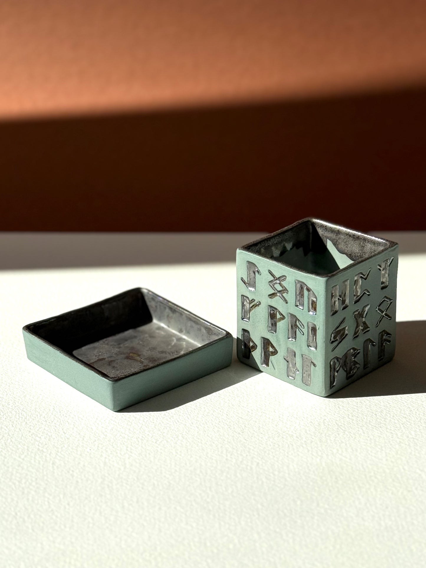 Flowerpot Futhark #4