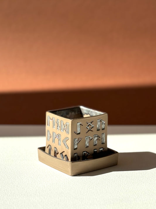 Flowerpot Futhark #6