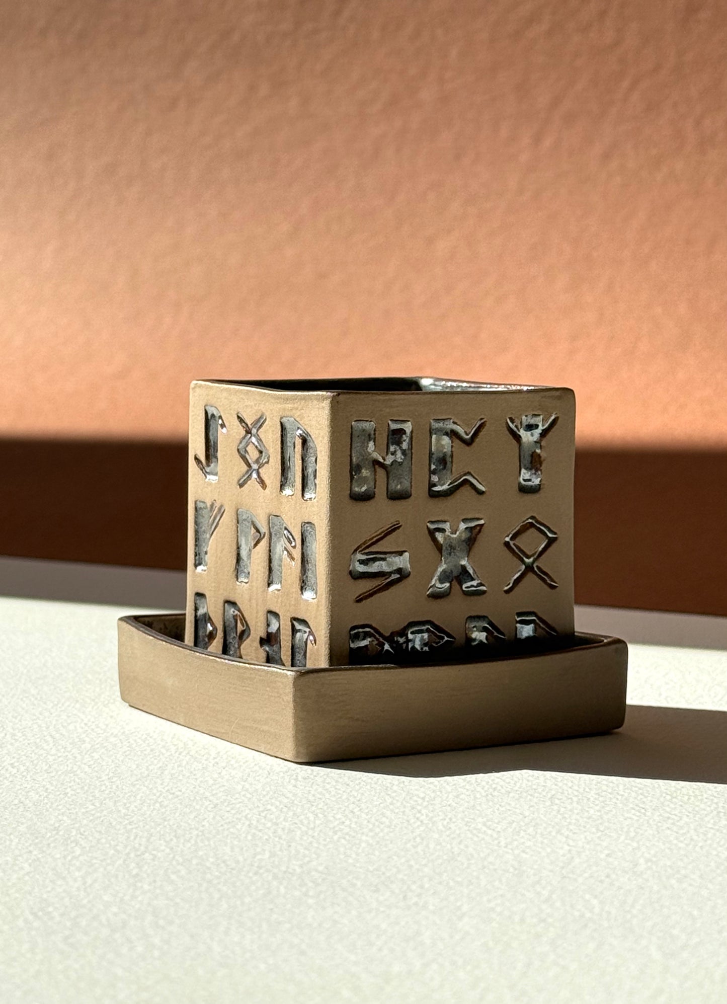 Flowerpot Futhark #6