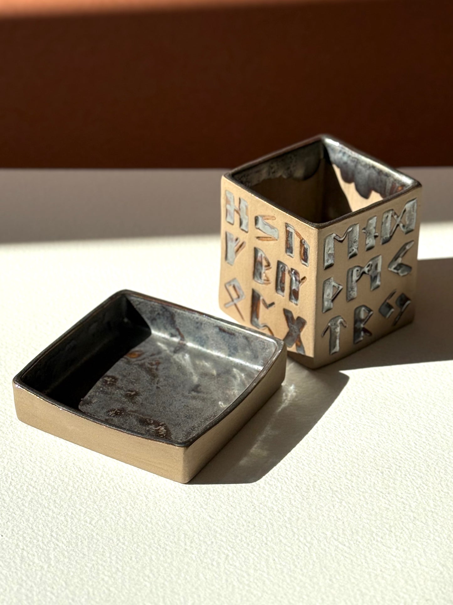 Flowerpot Futhark #6