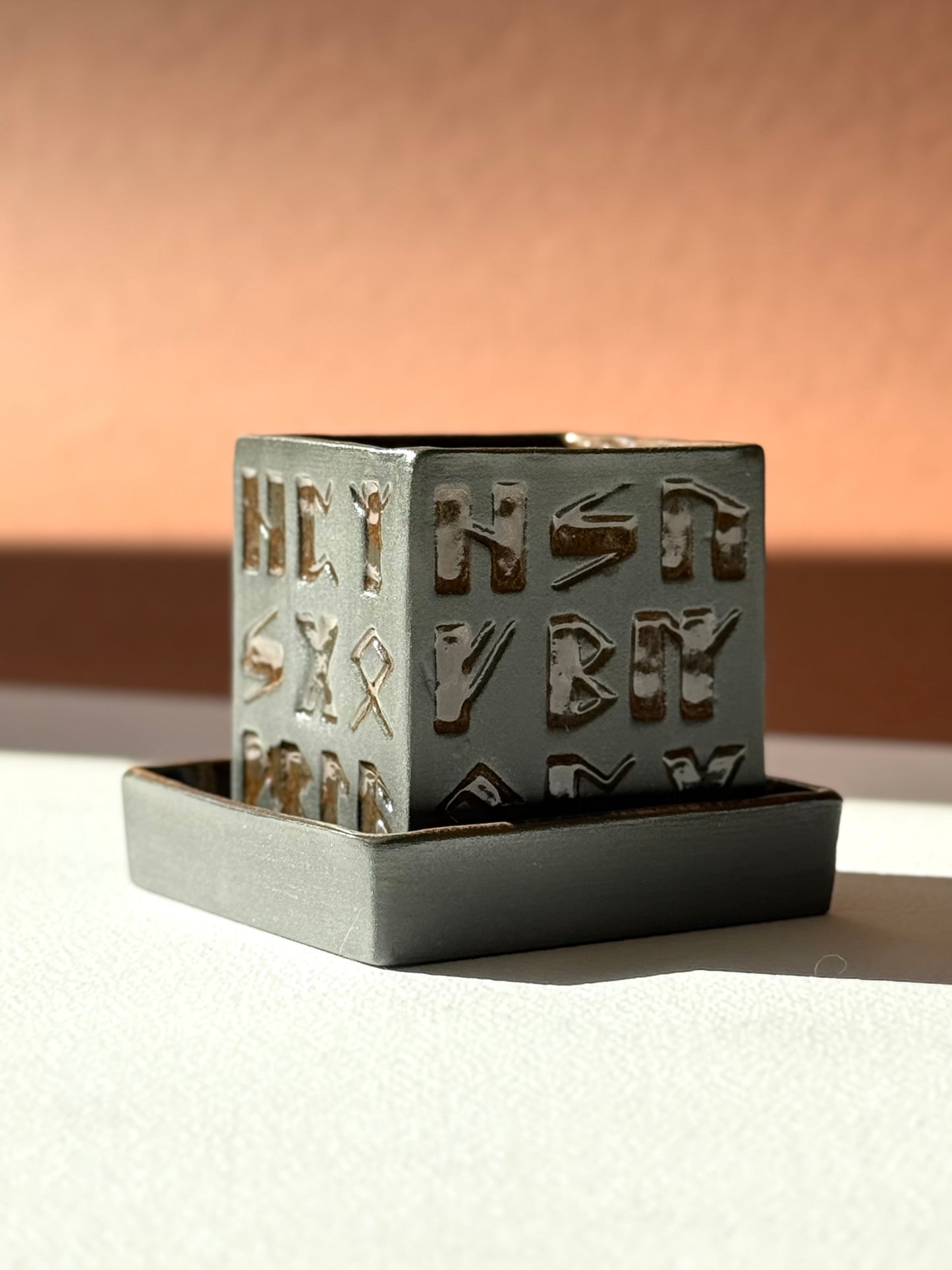 Flowerpot Futhark #7