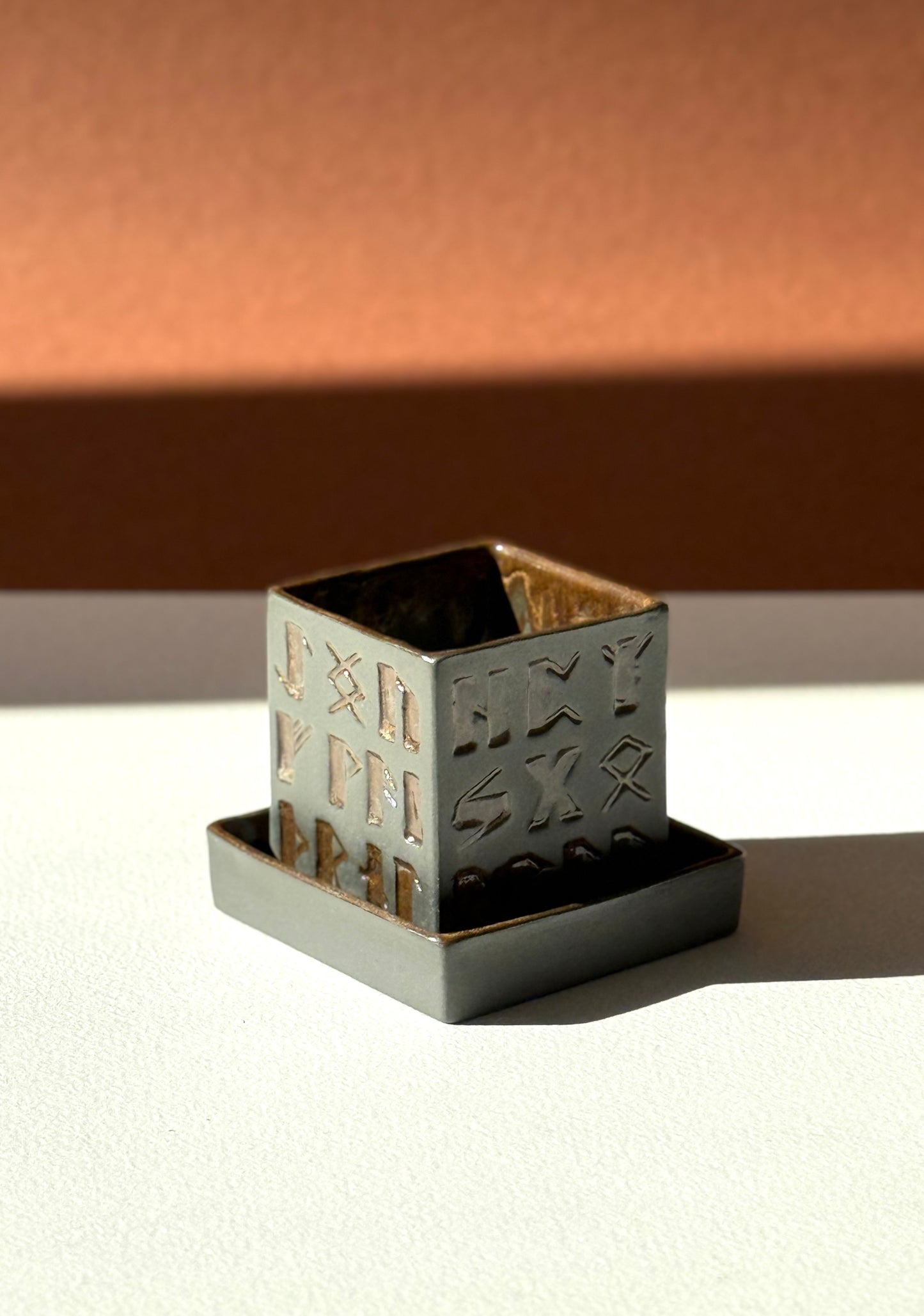 Flowerpot Futhark #7