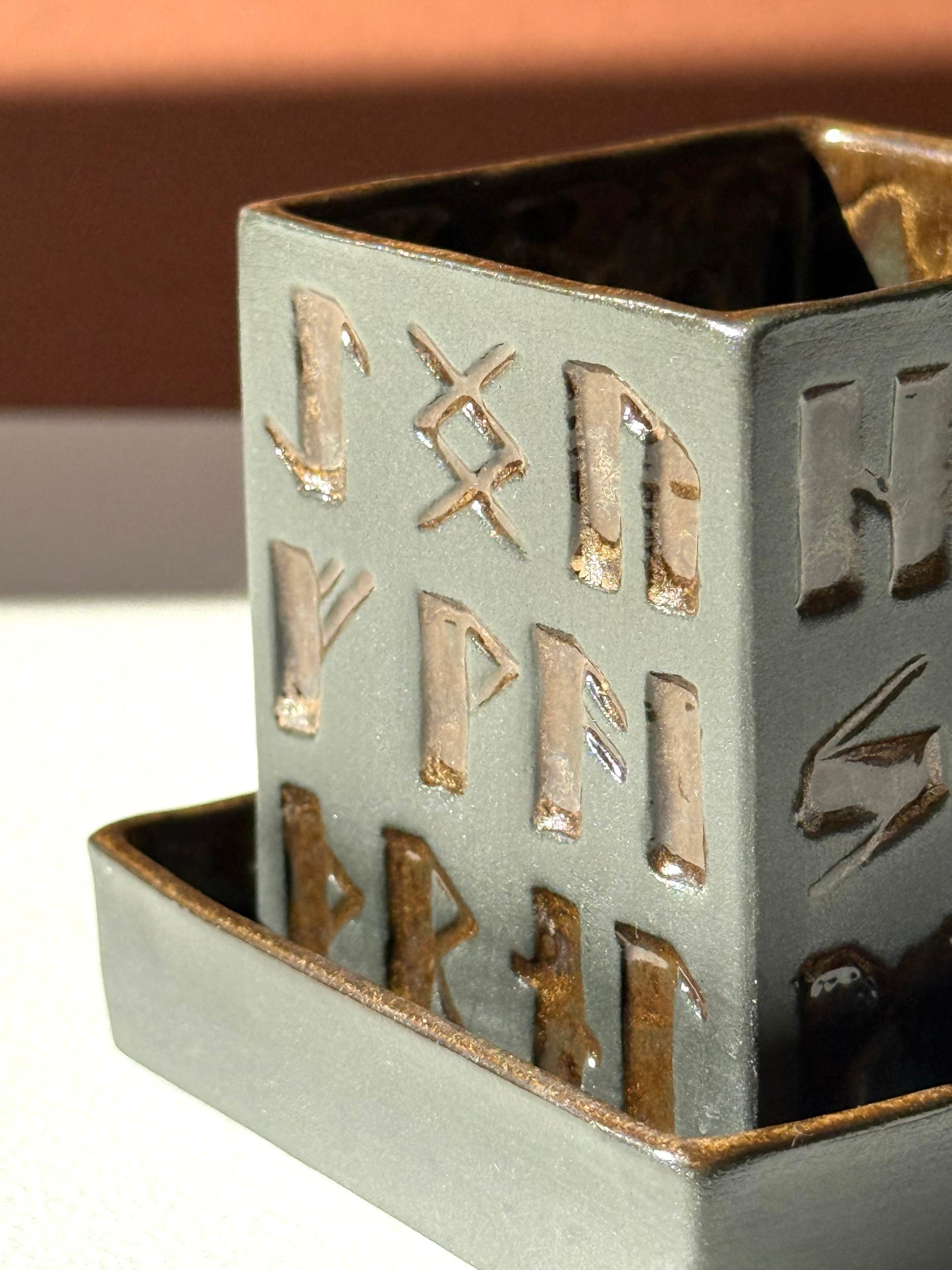 Flowerpot Futhark #7