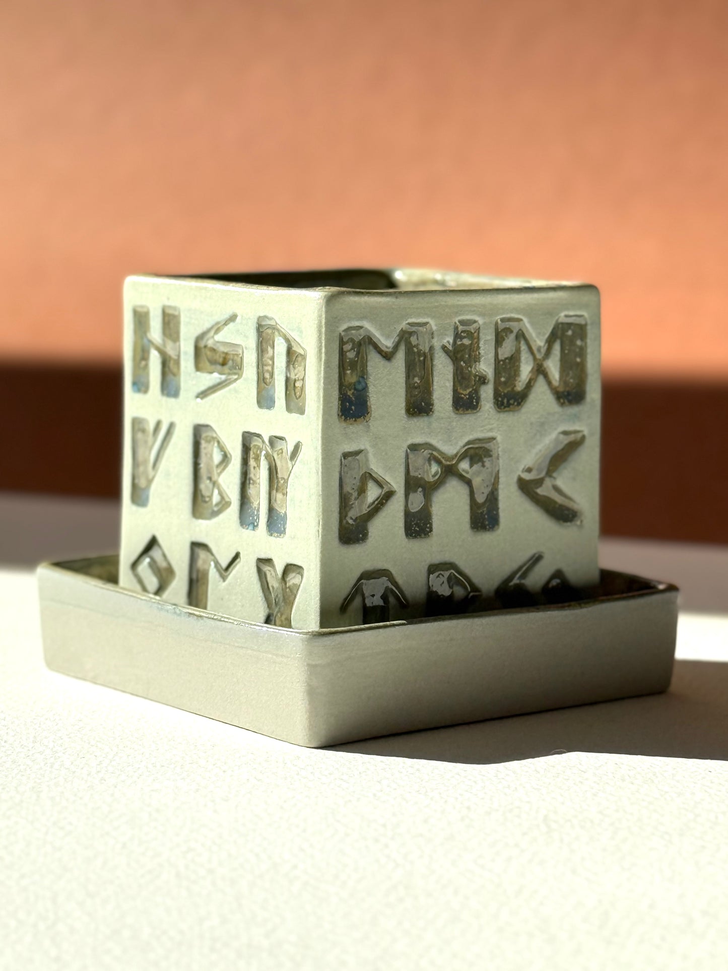 Flowerpot Futhark #8