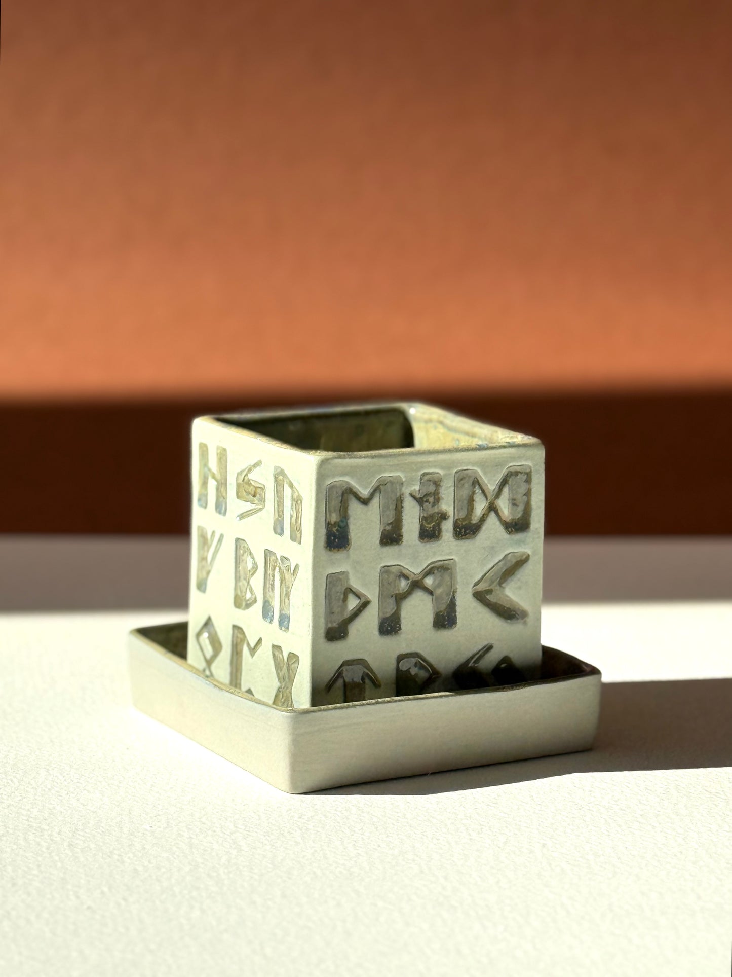 Flowerpot Futhark #8