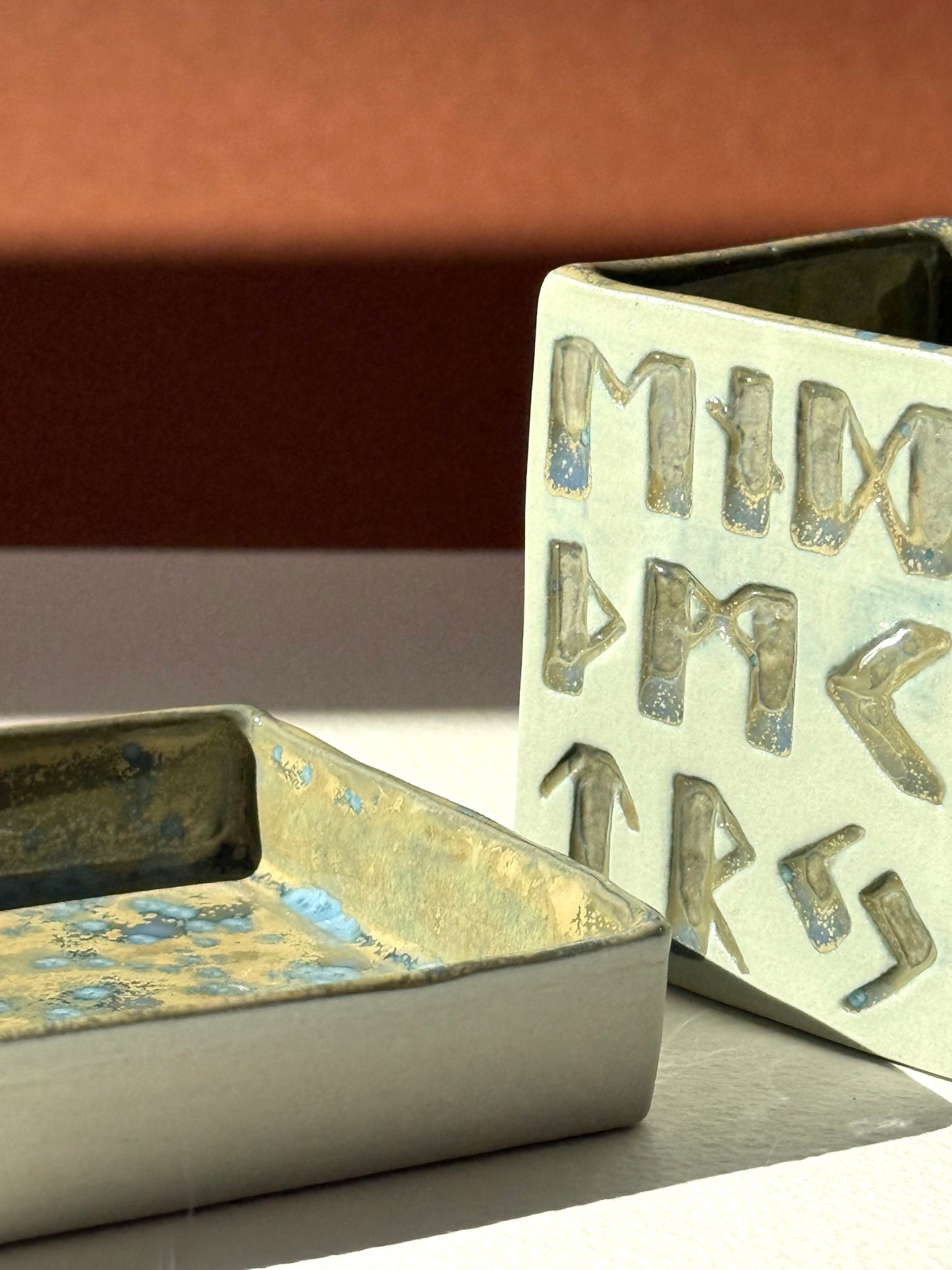 Flowerpot Futhark #8