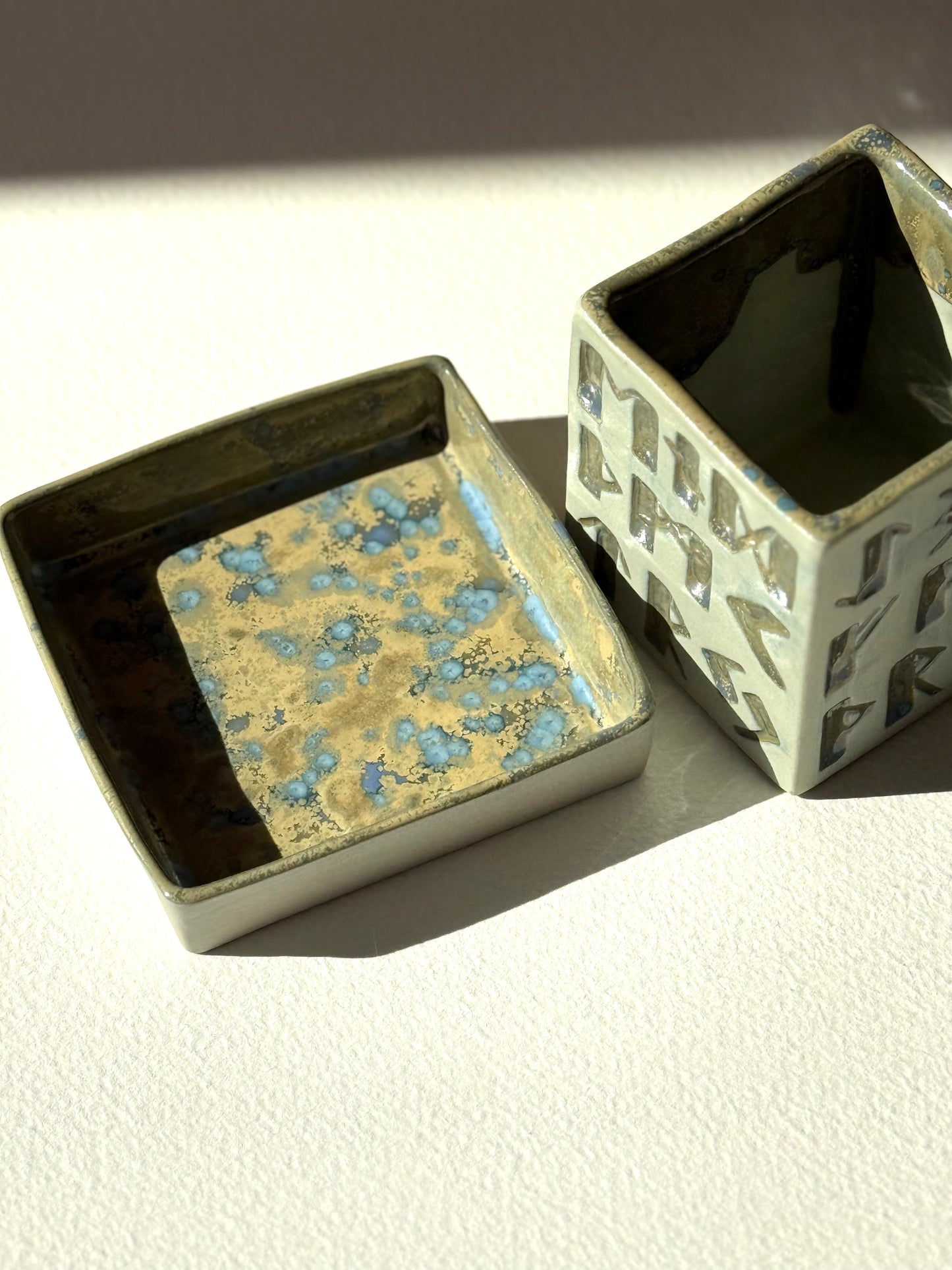 Flowerpot Futhark #8