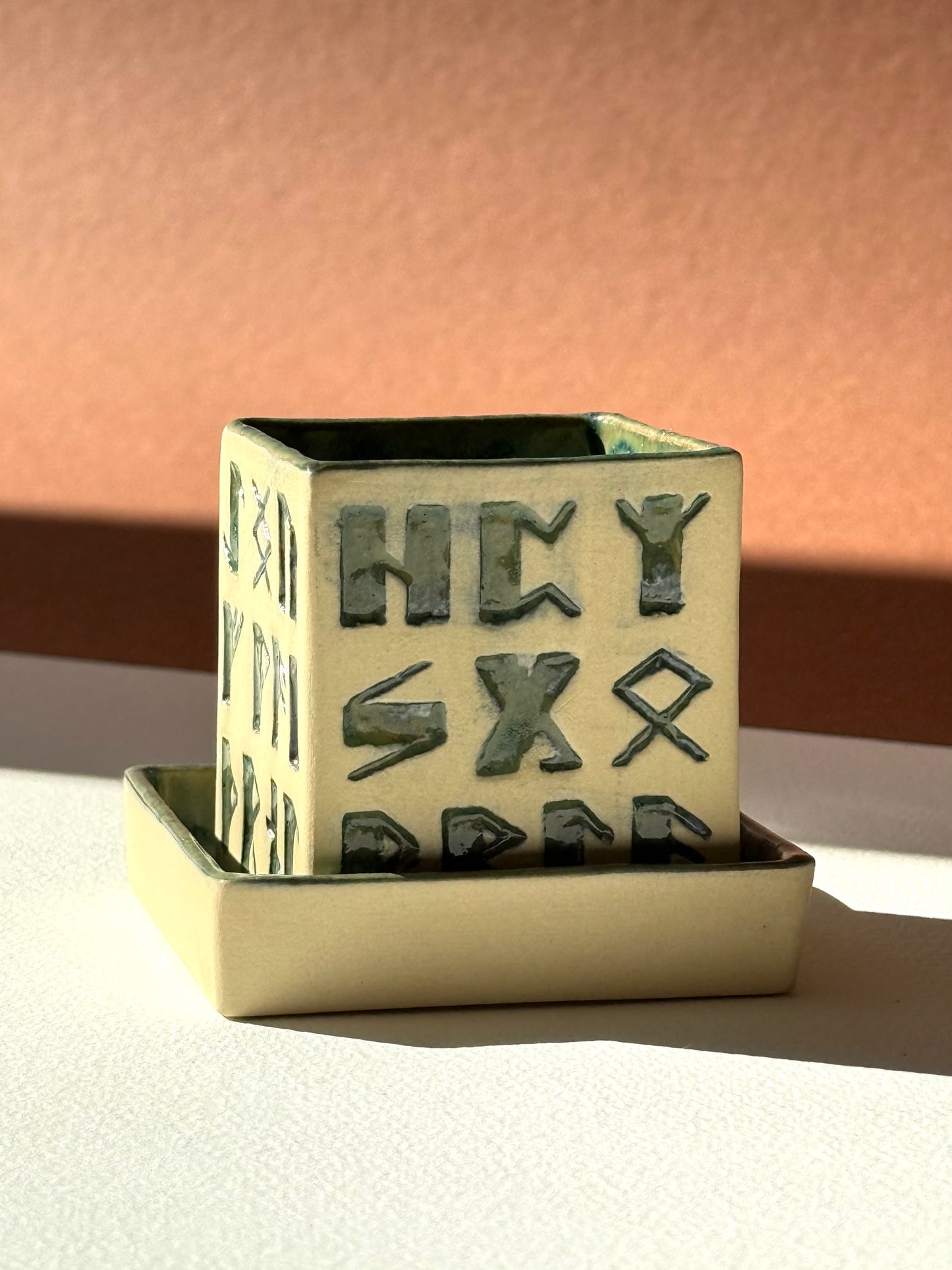 Flowerpot Futhark #9