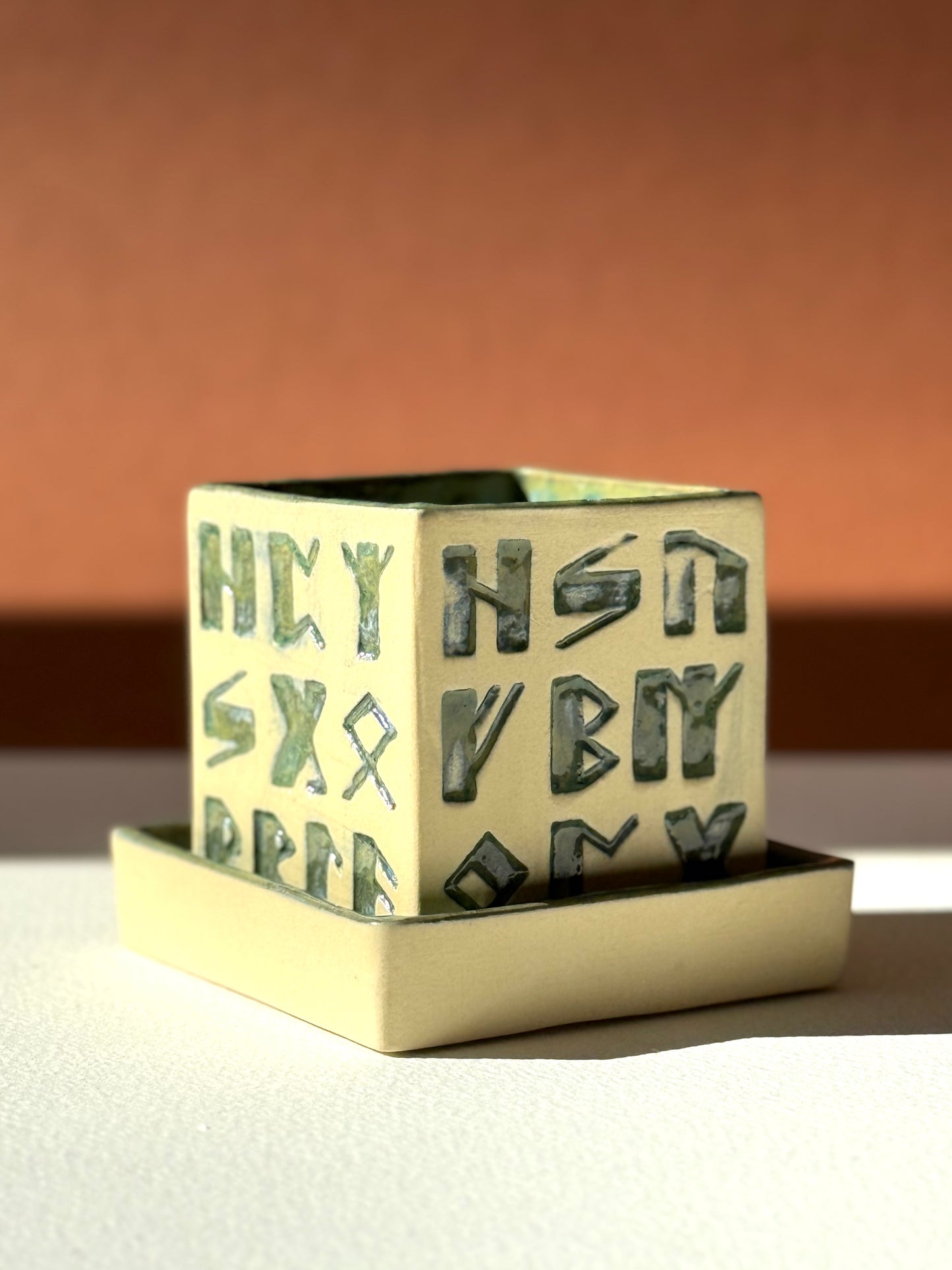 Flowerpot Futhark #9