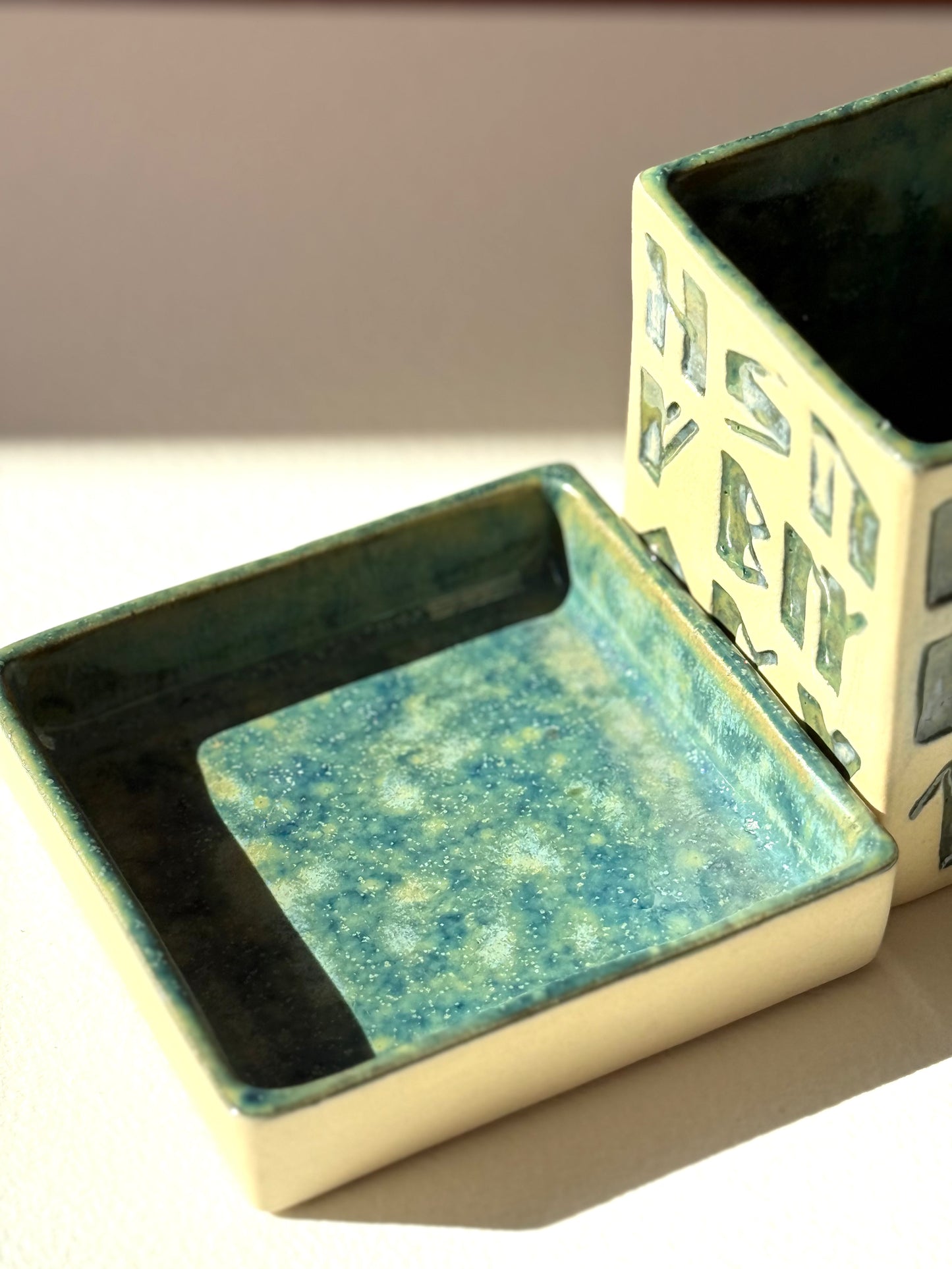 Flowerpot Futhark #9